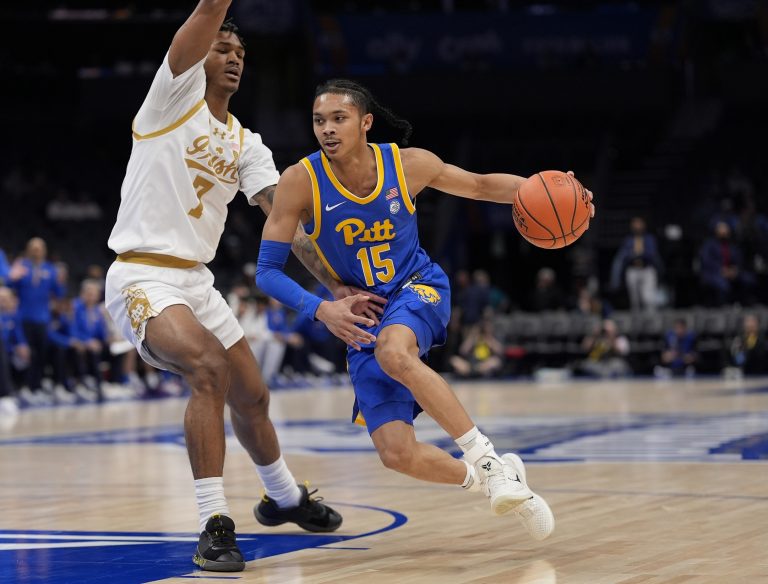 Pittsburgh Panthers guard Jaland Lowe (15) drives to the basket against Notre Dame Fighting Irish forward Tae Davis (7) during the first half at Spectrum Center.