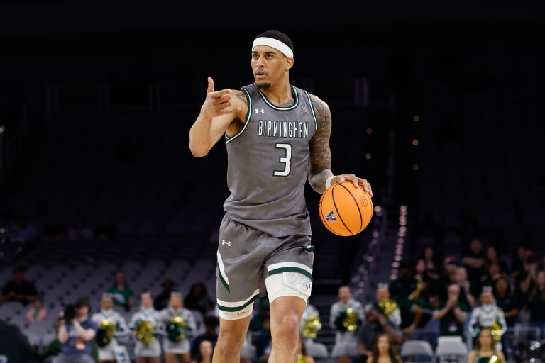 UAB Blazers forward Yaxel Lendeborg (3) dribbles the ball upcourt against the North Texas Mean Green during the first half at Dickies Arena.