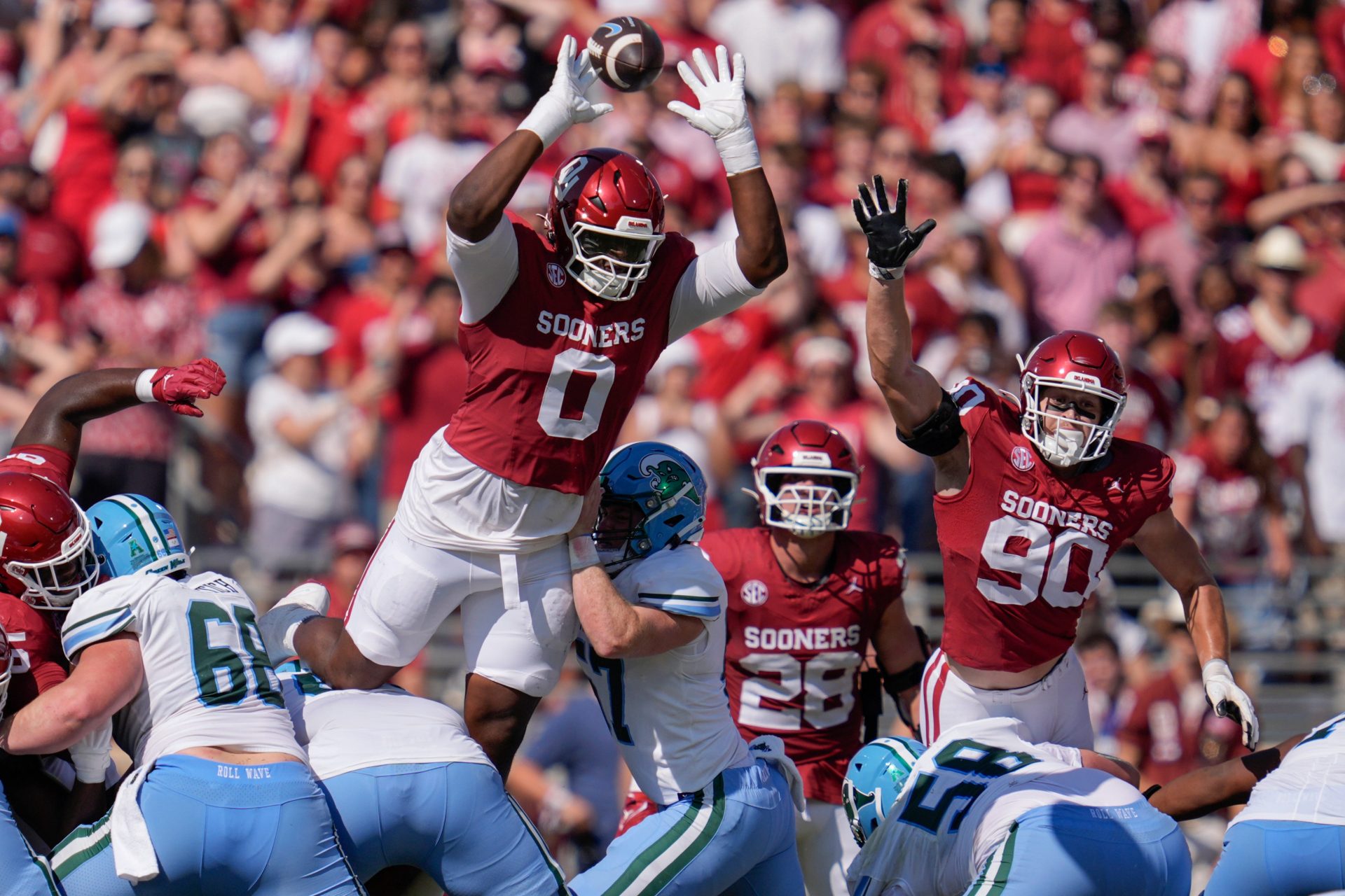 Oklahoma Sooners defensive lineman David Stone (0) tries to block a field goal attempt during a college football game between the University of Oklahoma Sooners (OU) and the Tulane Green Wave