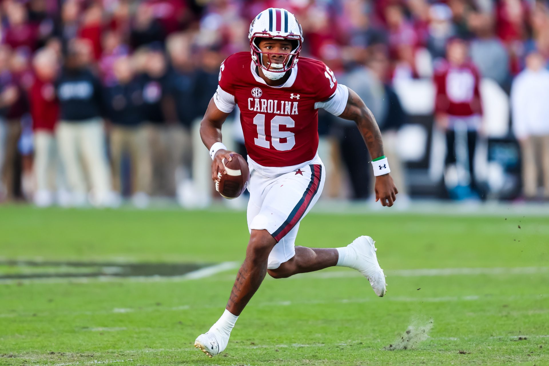 South Carolina Gamecocks quarterback LaNorris Sellers (16) scrambles against the Wofford Terriers in the first quarter at Williams-Brice Stadium.