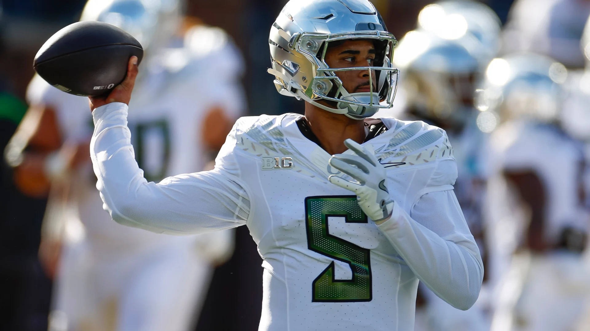 ‘Neighborhood Hero’ – Fans Gush As Oregon QB Dante Moore Wins Hearts With Massive $10,000 NIL Gift to Alma Mater