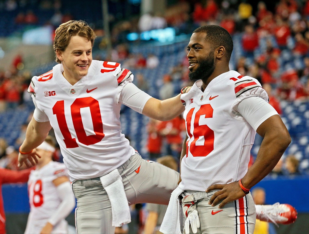 Ohio State quarterbacks Joe Burrow (10) and J.T. Barrett warm up before the Big Ten Championship game on Dec. 2, 2017.