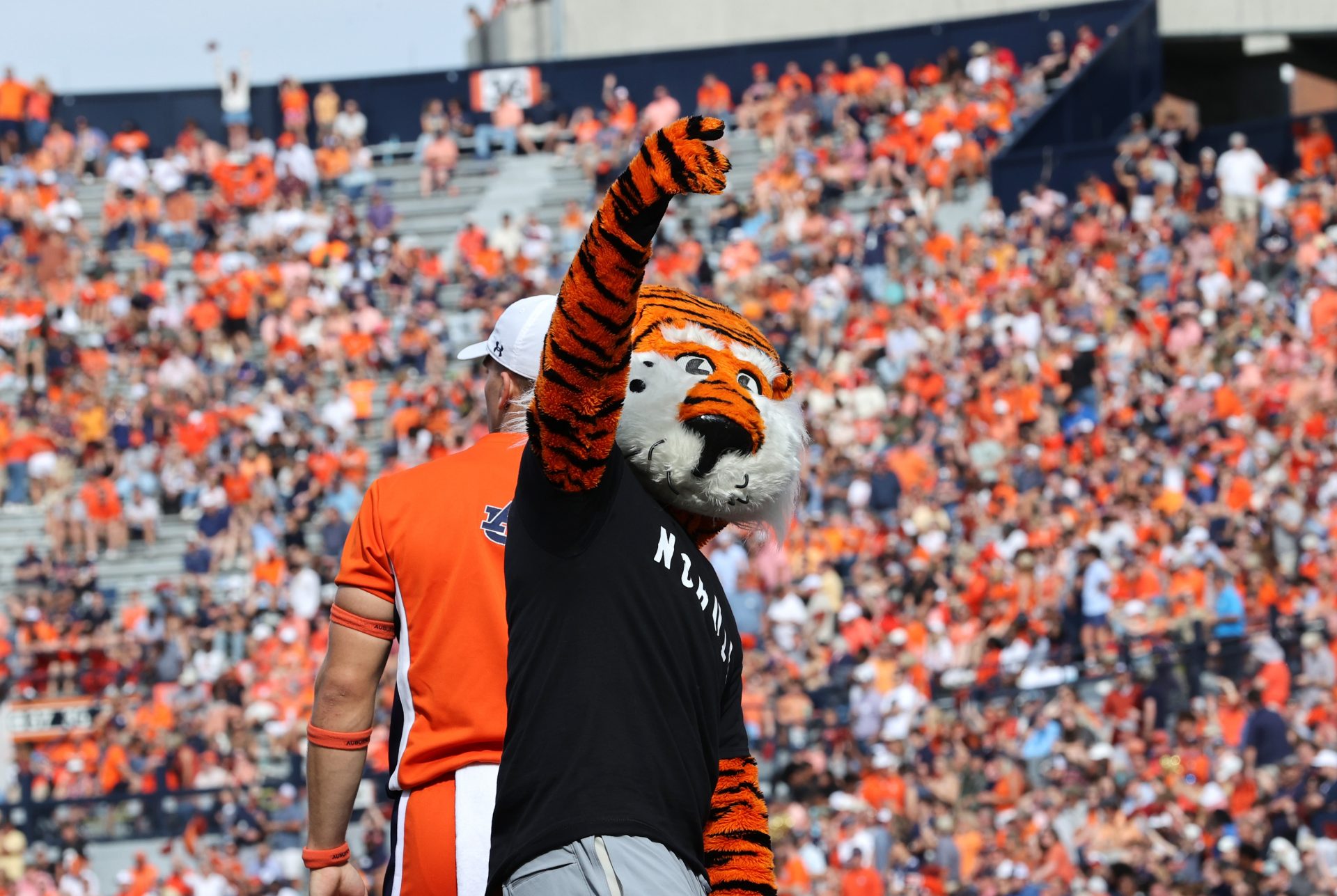 Elite DL Decommit Makes Bold Auburn Move That Could Shift SEC Recruiting