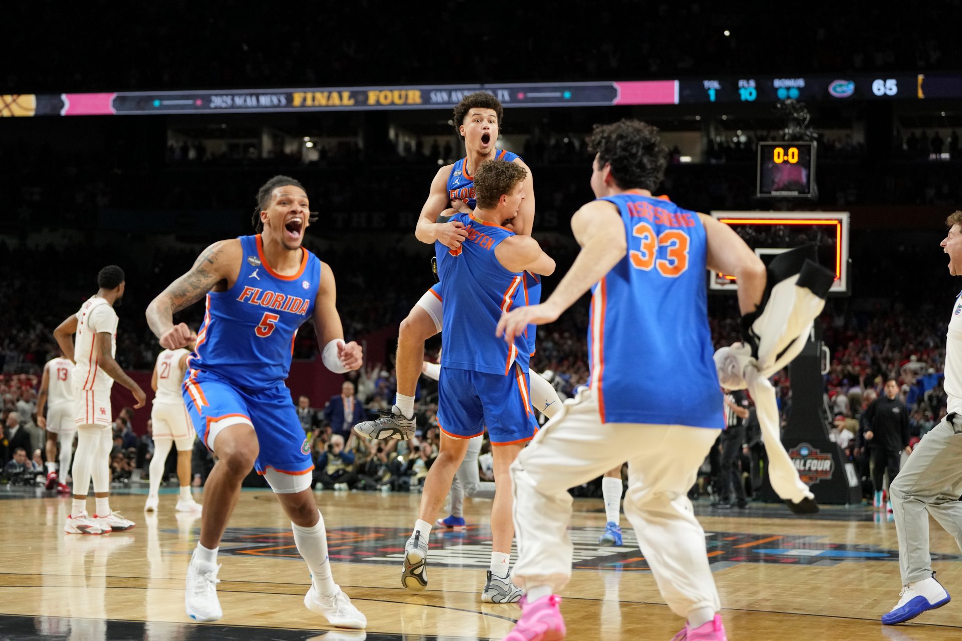 The Florida Gators celebrate after winning the national championship game of the Final Four of the 2025 NCAA Tournament at the Alamodome.