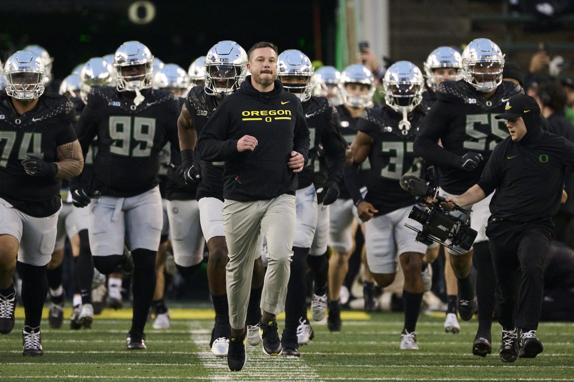Oregon Ducks head coach Dan Lanning runs out with the team before a game against the Washington Huskies at Autzen Stadium.