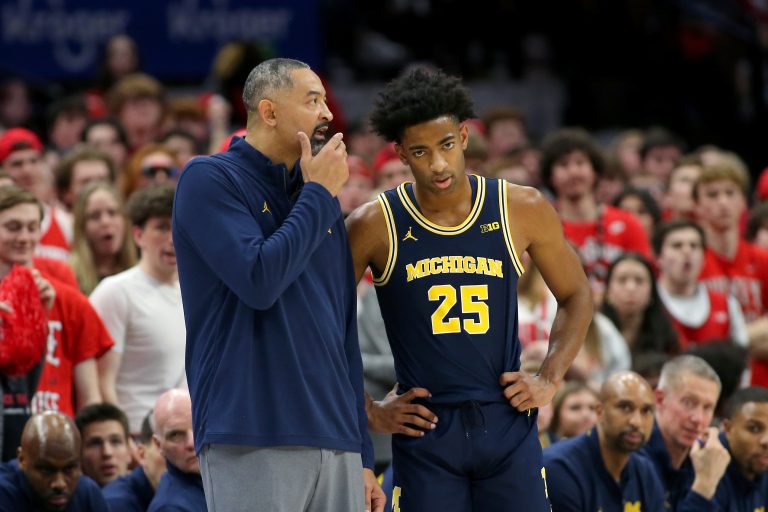 Michigan Wolverines head coach Juwan Howard talks to Michigan Wolverines guard Jace Howard (25) during the second half against the Ohio State Buckeyes at Value City Arena.