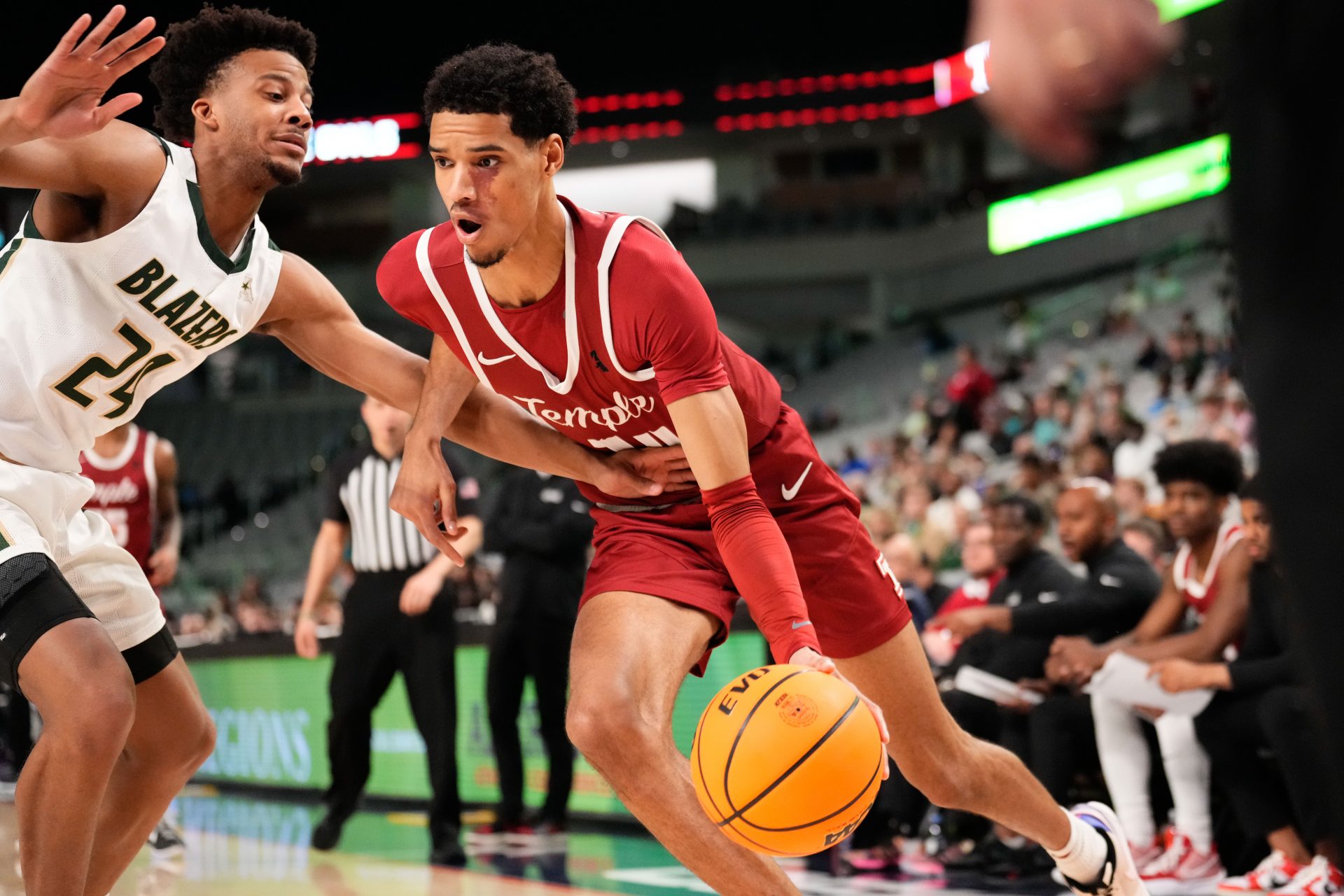 Temple Owls forward Steve Settle III (14) drives to the basket as UAB Blazers guard Efrem Johnson (24) defends during the second half at Dickies Arena.