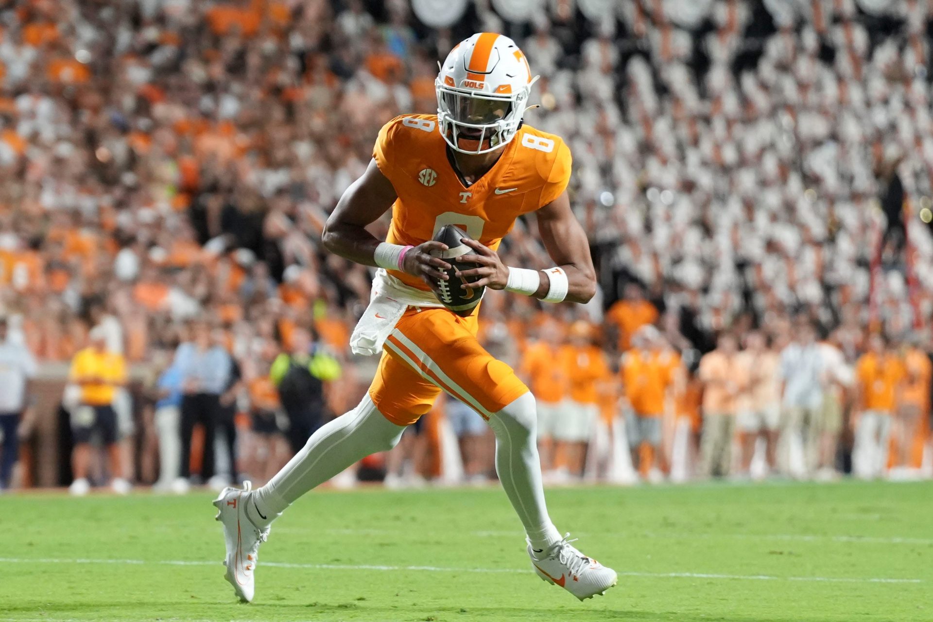 Tennessee quarterback Nico Iamaleava (8) runs with th ball during the NCAA college football game against Kent State on Friday, Jan. 29, 2021 in Knoxville, Tenn.