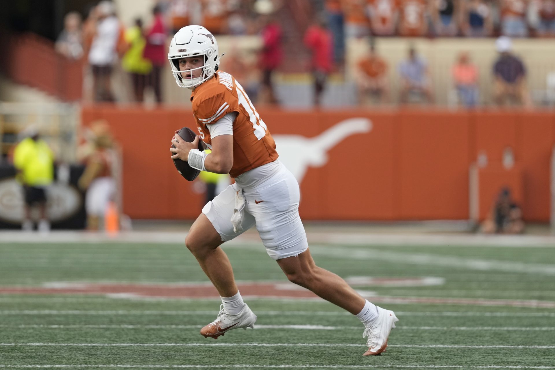 Texas Longhorns quarterback Arch Manning (16) looks to pass during the first half against the Texas-San Antonio Roadrunners at Texas at Darrell K Royal-Texas Memorial Stadium.