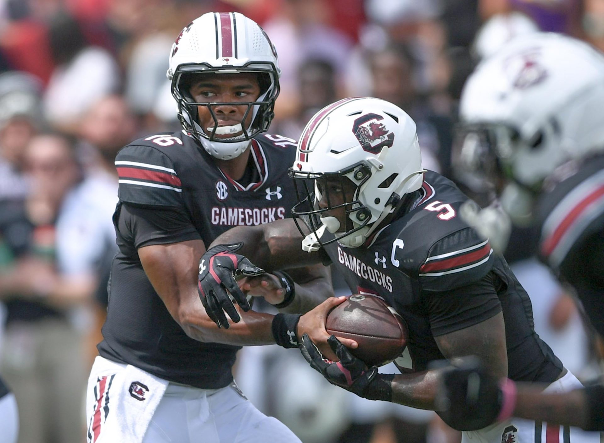 South Carolina quarterback LaNorris Sellers (16) hands off the ball to Rocket Sanders (5) during the first quarter at Williams-Brice Stadium in Columbia, S.C. Saturday, September 14, 2024.