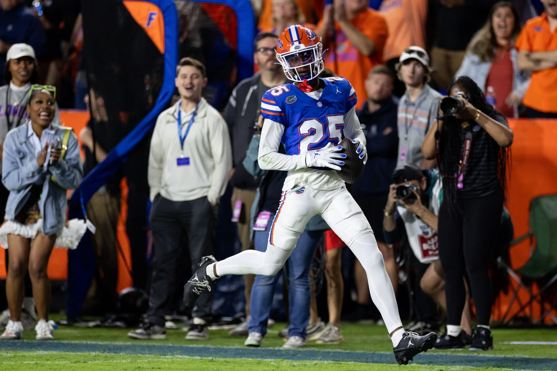 Florida Gators defensive back Cormani McClain (25) runs with the ball for a touchdown against the Kentucky Wildcats during the second half at Ben Hill Griffin Stadium.