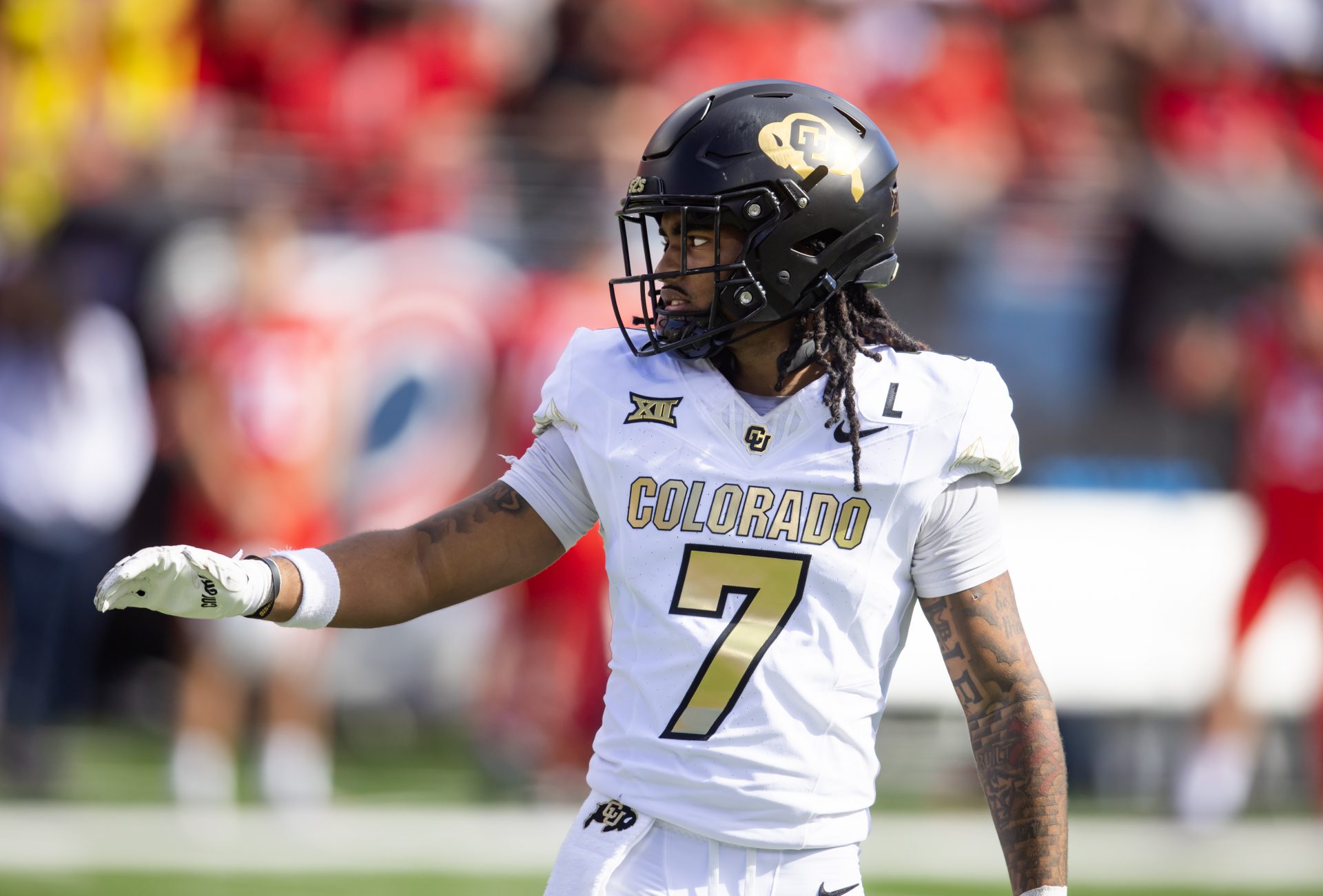Colorado Buffalos safety Cam'Ron Silmon-Craig (7) against the Arizona Wildcats at Arizona Stadium.