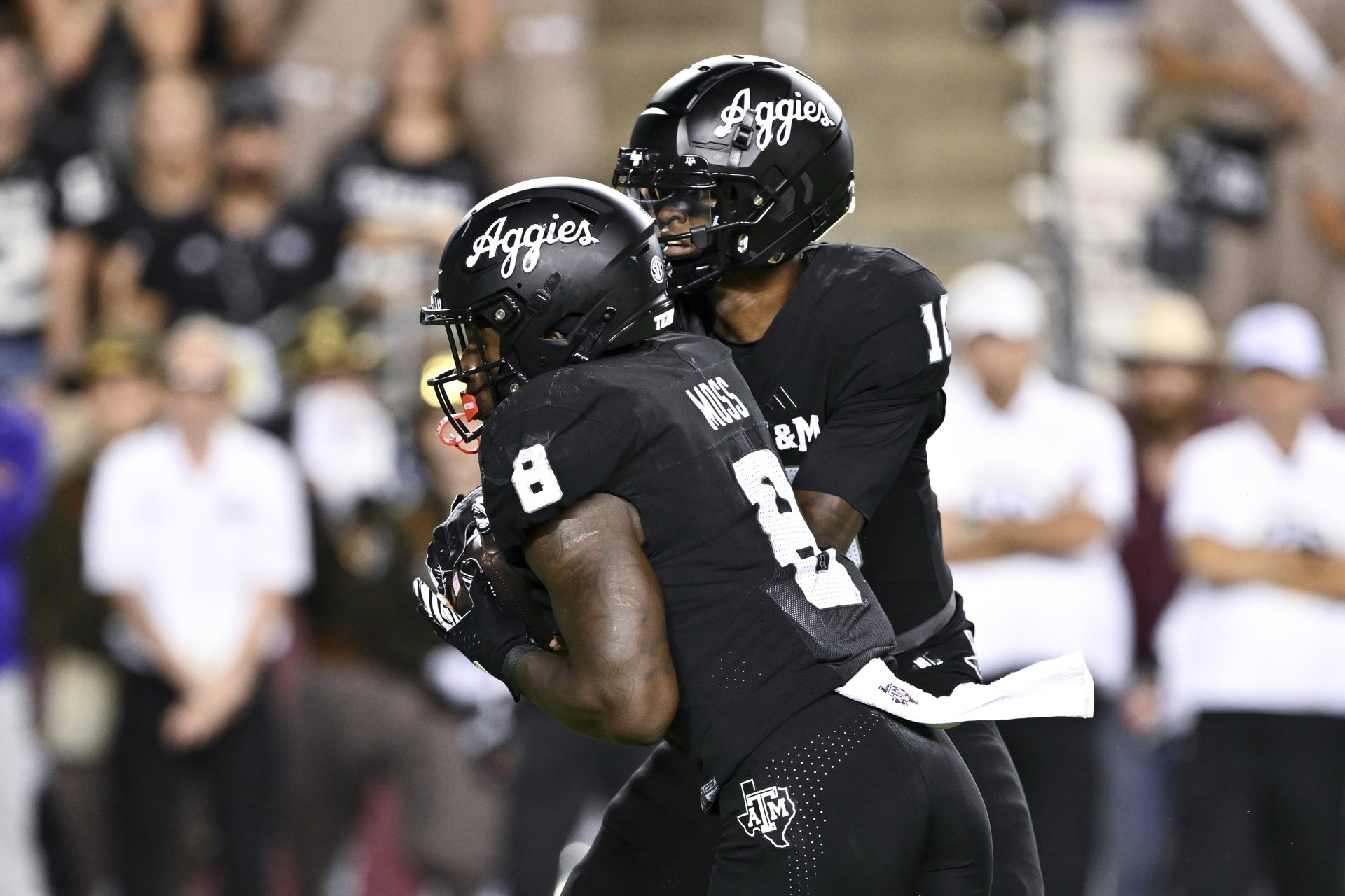 Texas A&M Aggies quarterback Marcel Reed (10) hands off the ball to running back Le'Veon Moss (8) during the fourth quarter against the LSU Tigers. The Aggies defeated the Tigers 38-23; at Kyle Field.