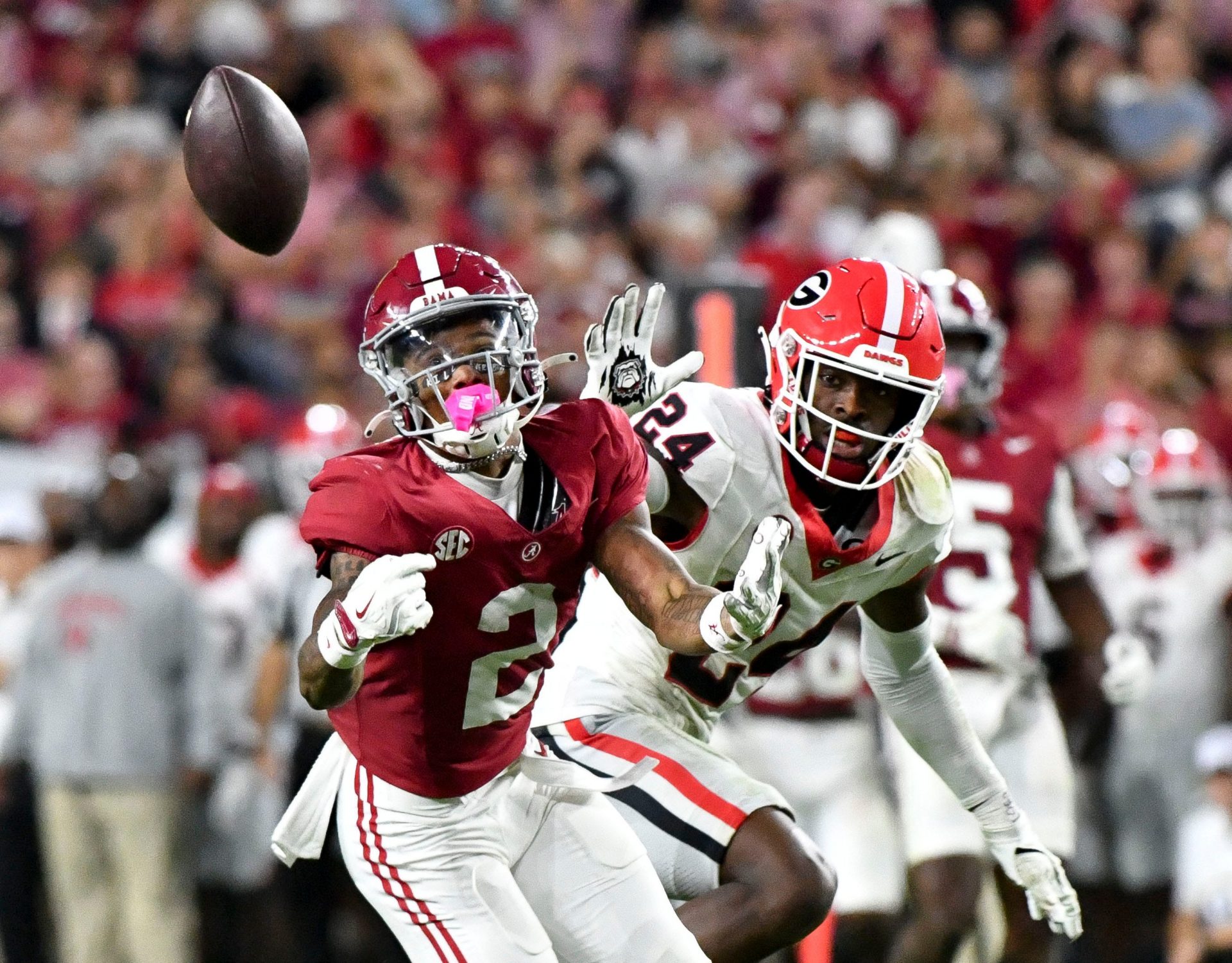 Alabama Crimson Tide wide receiver Ryan Williams (2) makes a circus catch with Georgia Bulldogs defensive back Malaki Starks (24) defending at Bryant-Denny Stadium. Alabama defeated Georgia 41-34.