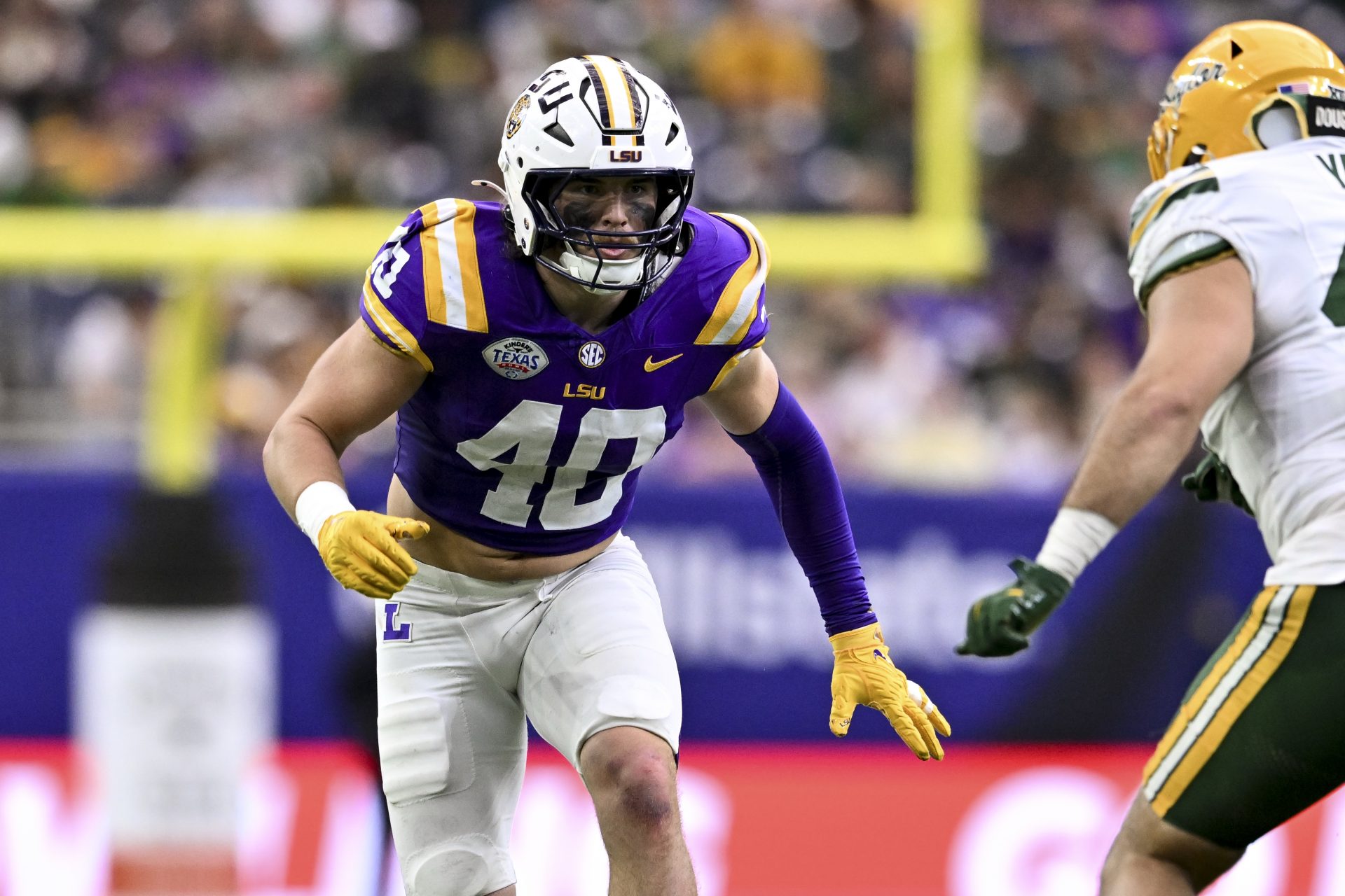 LSU Tigers linebacker Whit Weeks (40) defends in coverage against the Baylor Bears during the first half at NRG Stadium. The Tigers defeat the Bears 44-31.
