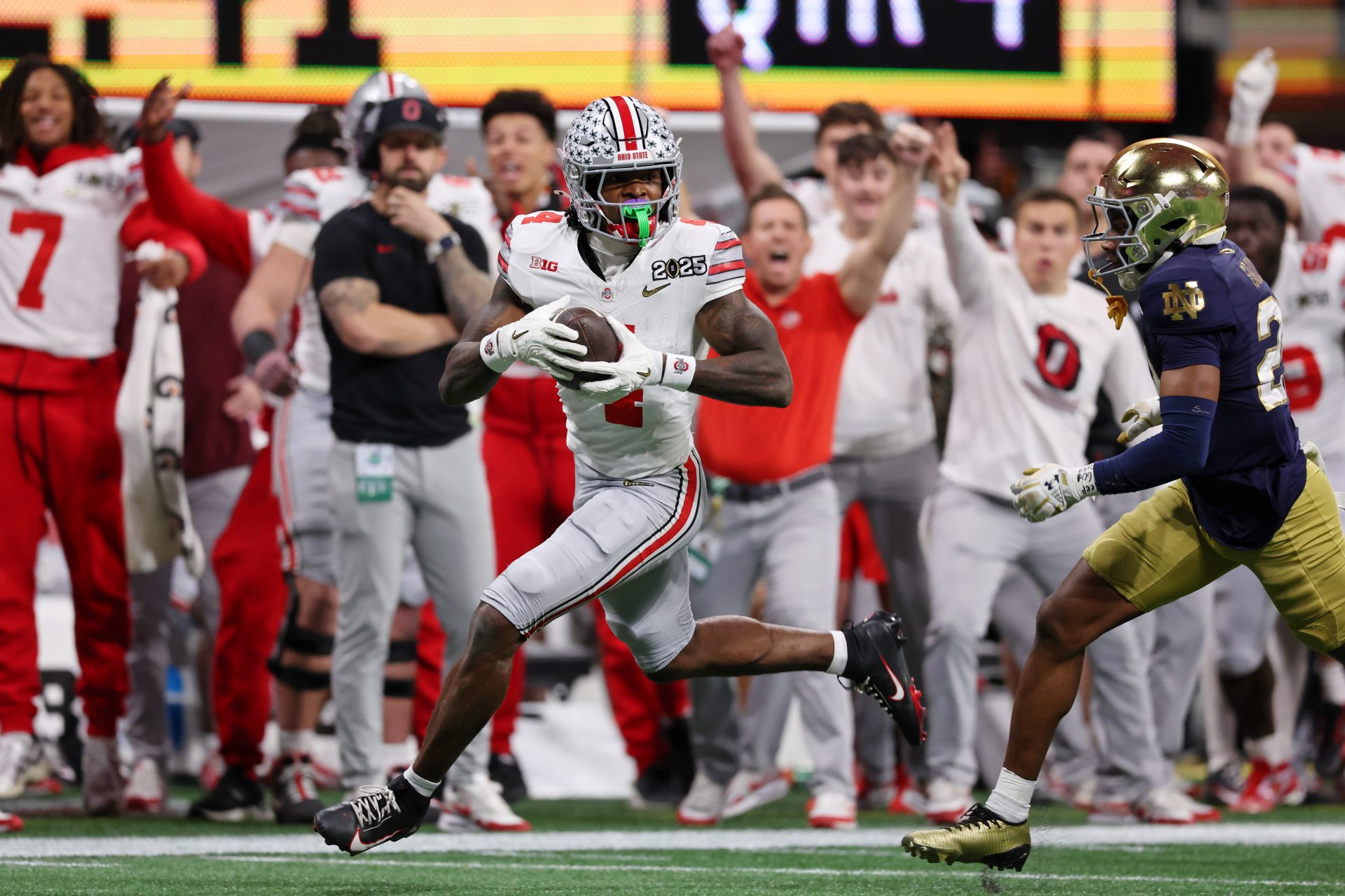 Ohio State Buckeyes wide receiver Jeremiah Smith (4) makes a catch against the Notre Dame Fighting Irish during the second half the CFP National Championship college football game at Mercedes-Benz Stadium.
