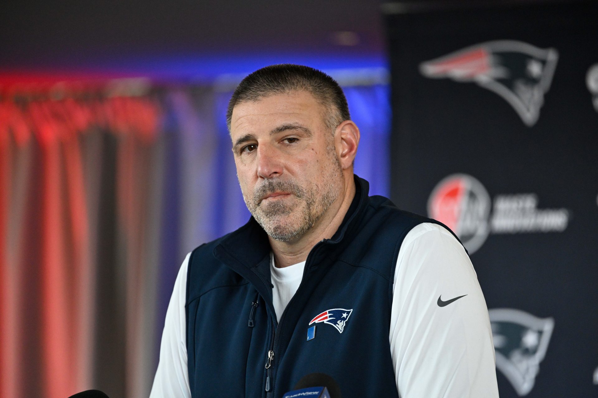 New England Patriots head coach Mike Vrabel discusses the teams recent free agent additions with the media at Gillette Stadium.