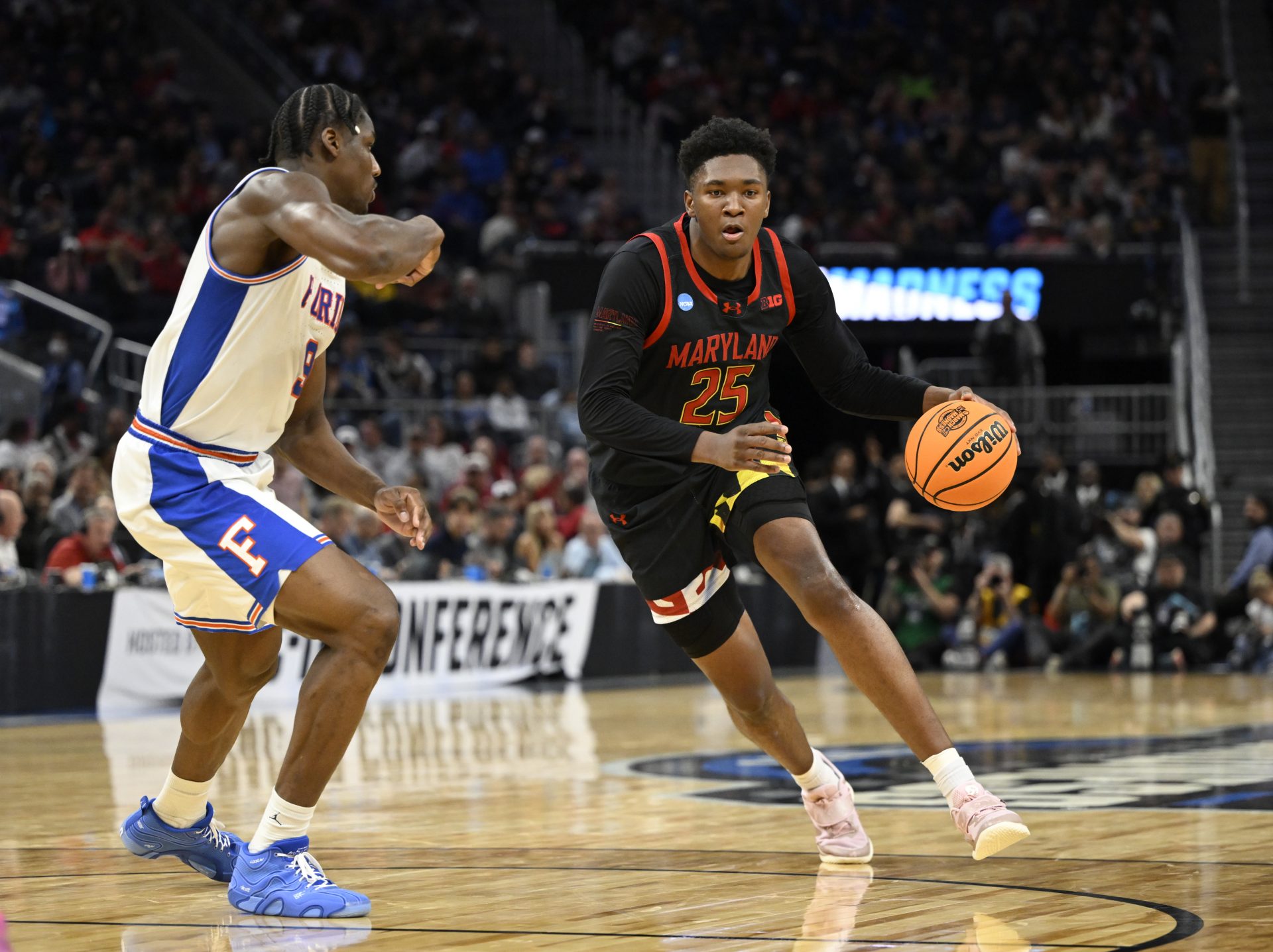 Maryland Terrapins center Derik Queen (25) dribbles down court past Florida Gators center Rueben Chinyelu (9) during the second half during a West Regional semifinal of the 2025 NCAA tournament at Chase Center.