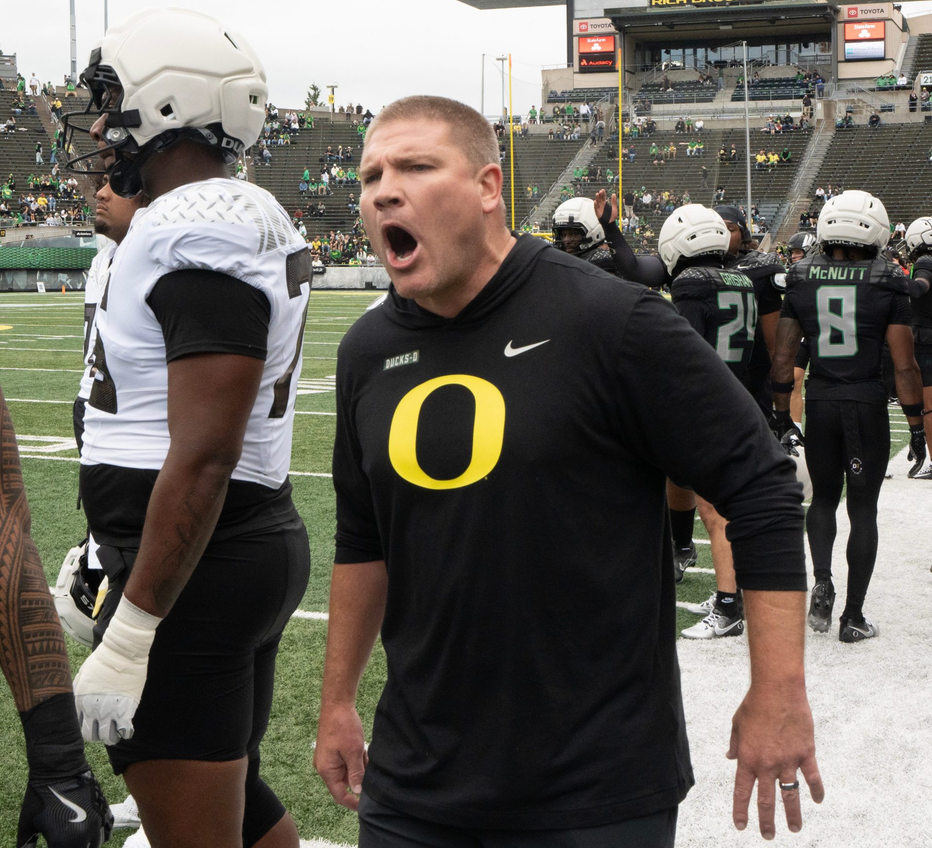 Oregon defensive coordinator Tosh Lupoi directs his players during warmups before the Spring Game at Autzen in Eugene April 26, 2025