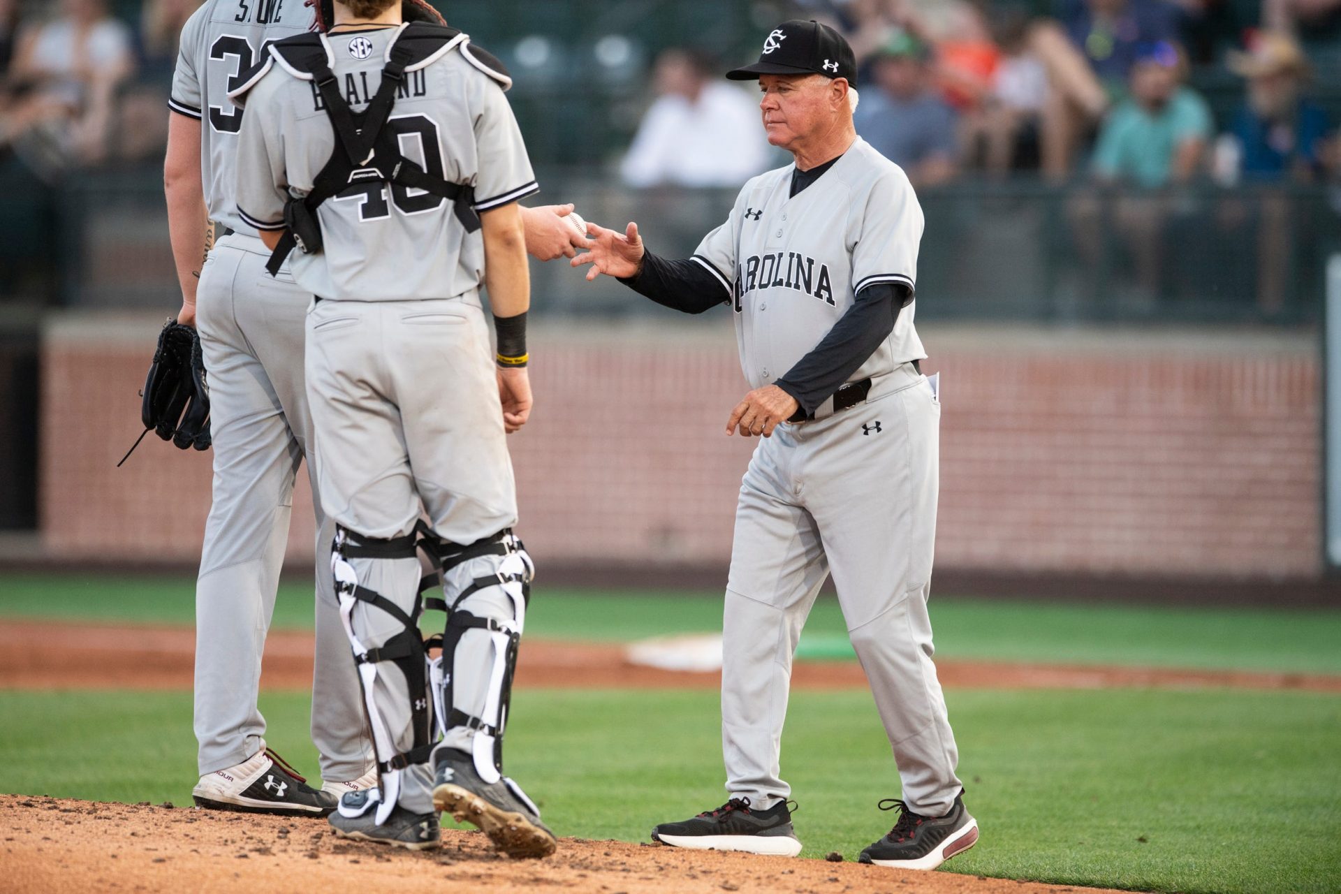 South Carolina Gamecocks head coach Paul Mainieri pulls starting pitcher Brandon Stone (32) as the Auburn Tigers take on South Carolina Gamecocks at Plainsman Park in Auburn, Ala., on Thursday, May 8, 2025.