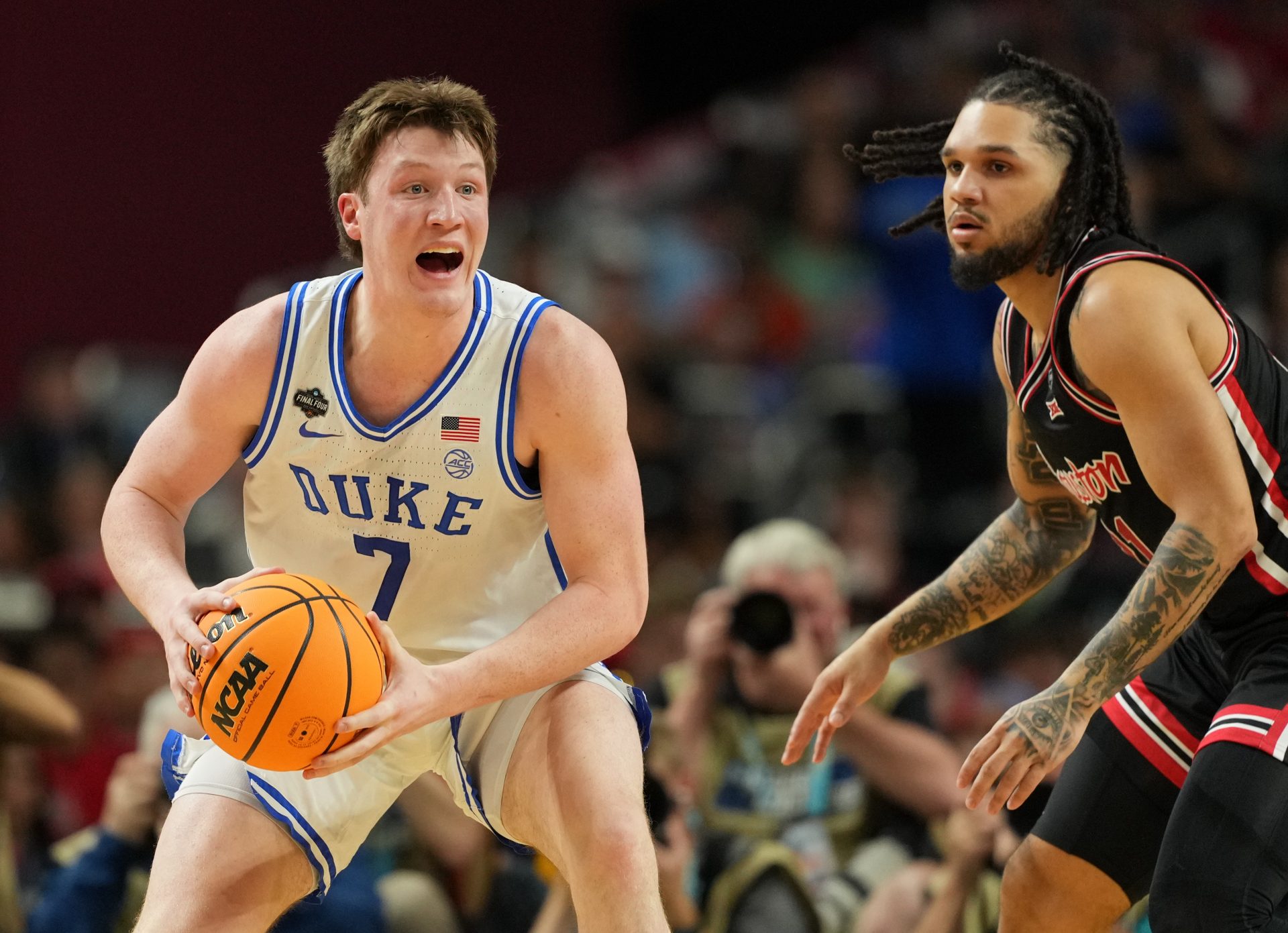 Duke Blue Devils guard Kon Knueppel (7) controls the ball against the Houston Cougars during the first half in the semifinals of the men's Final Four of the 2025 NCAA Tournament at the Alamodome.