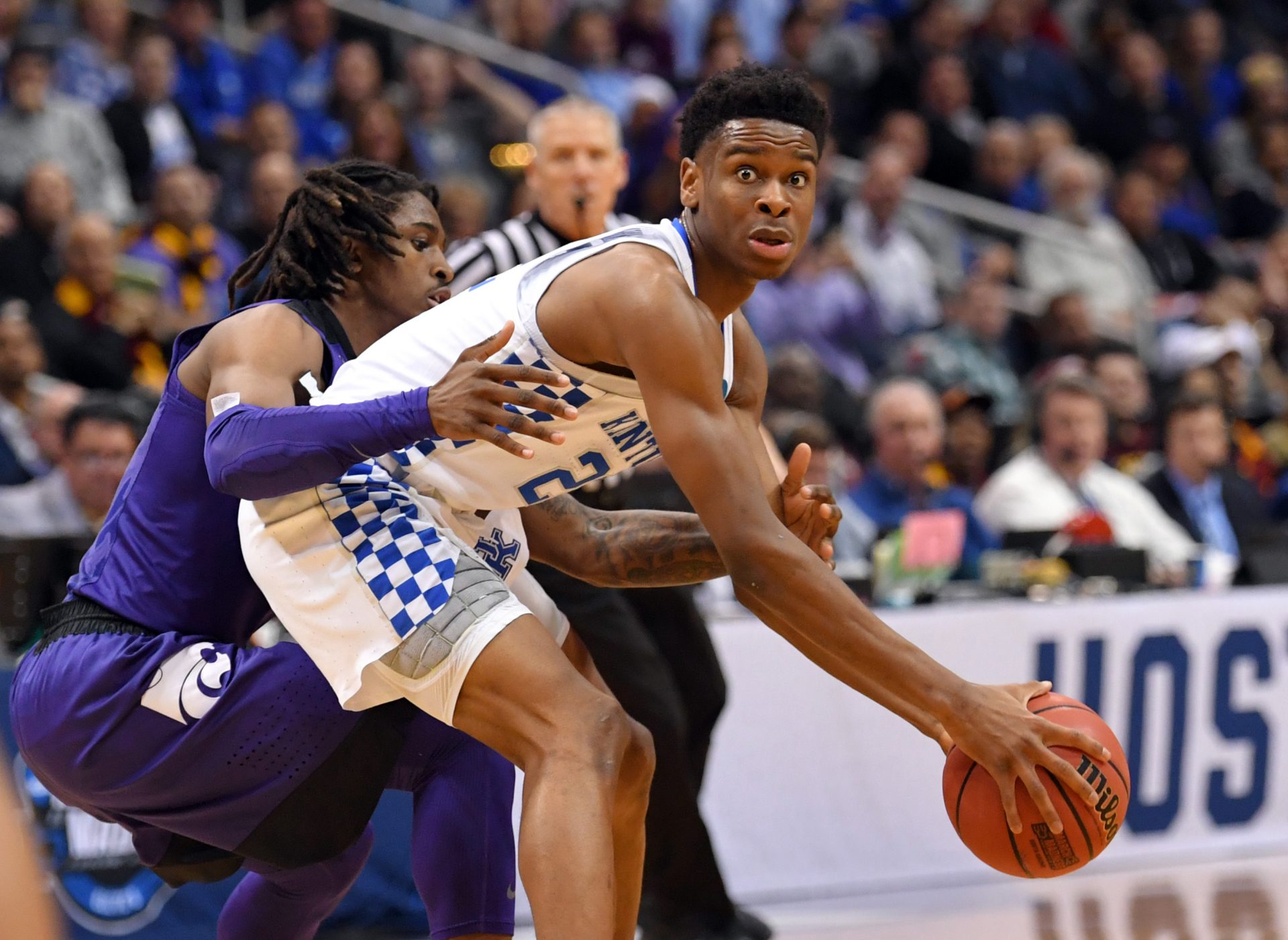 Kentucky Wildcats guard Shai Gilgeous-Alexander (22) controls the ball against Kansas State Wildcats guard Cartier Diarra (2) during the first half in the semifinals of the South regional of the 2018 NCAA Tournament at Philips Arena.