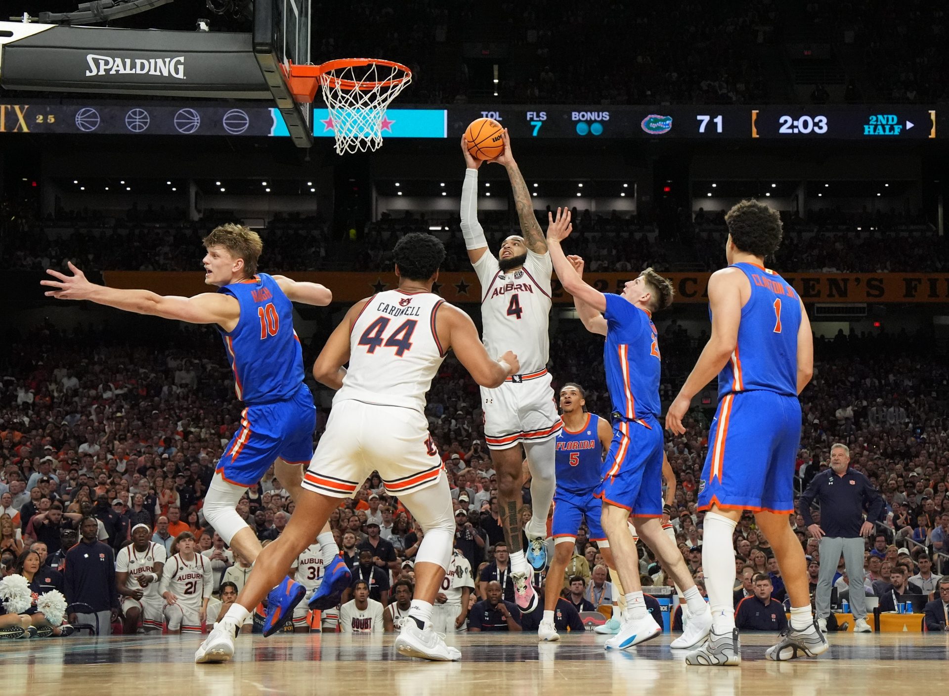 Auburn Tigers forward Johni Broome (4) shoots against the Florida Gators in the semifinals of the men's Final Four of the 2025 NCAA Tournament at the Alamodome.