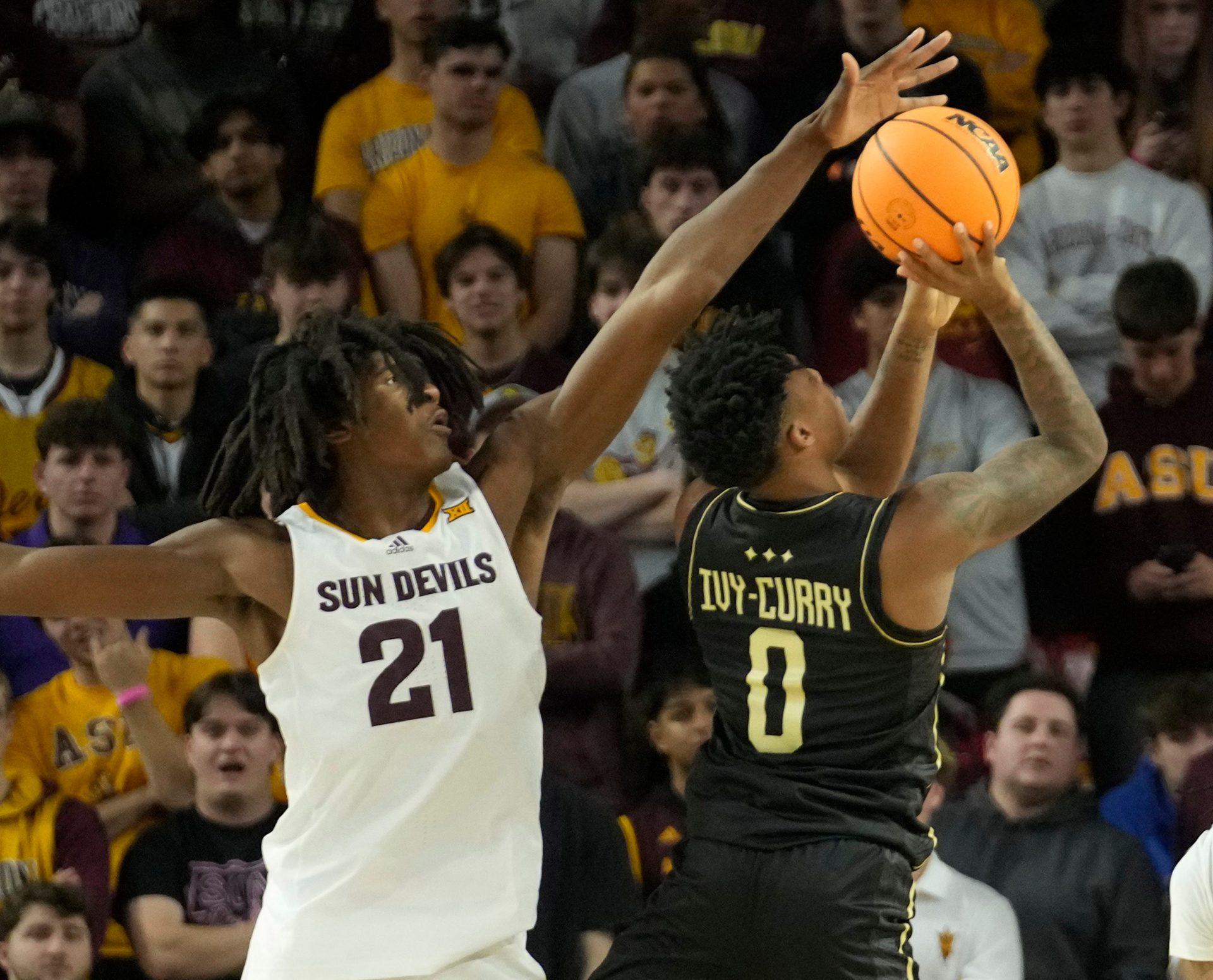 UCF guard Jordan Ivy-Curry (0) has his shot blocked by Arizona State forward Jayden Quaintance (21) during Big 12