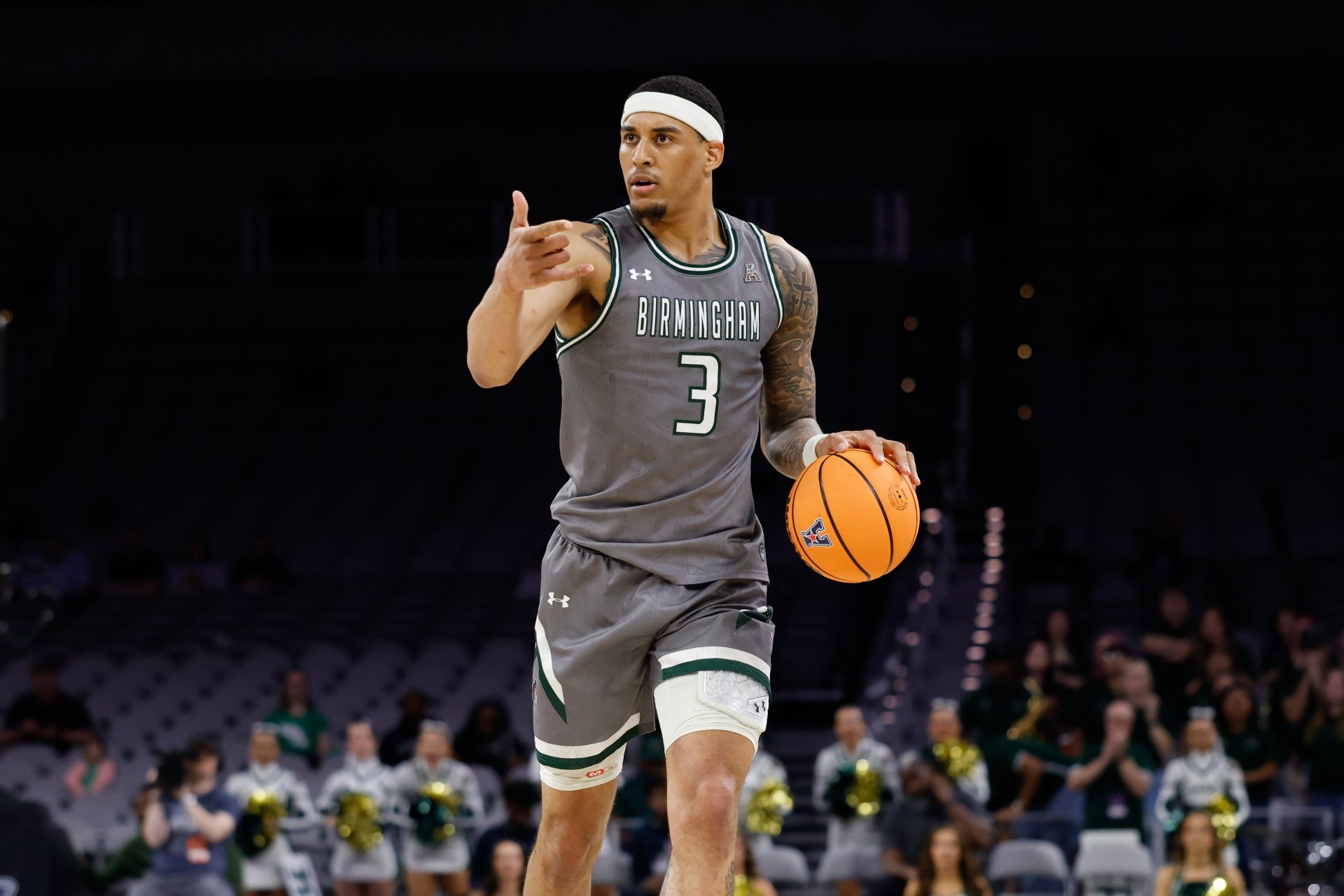 UAB Blazers forward Yaxel Lendeborg (3) dribbles the ball upcourt against the North Texas Mean Green during the first half at Dickies Arena.