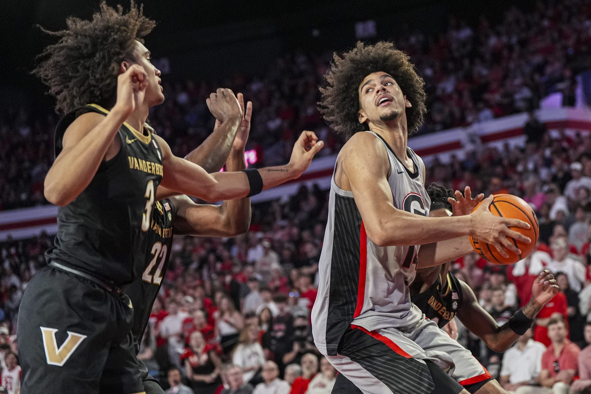Georgia Bulldogs forward Asa Newell (14) controls the ball behind Vanderbilt Commodores guard Tyler Tanner (3) during the first half at Stegeman Coliseum.