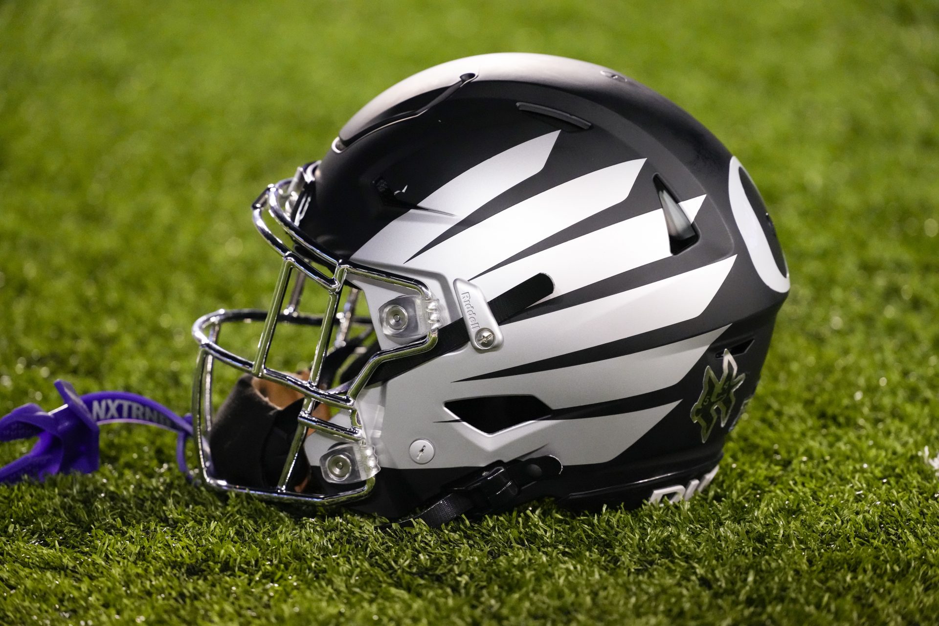 Oregon regained momentum by targeting a new five-star QB and flipping a key prediction away from USC in the race to reload after Jared Curtis.