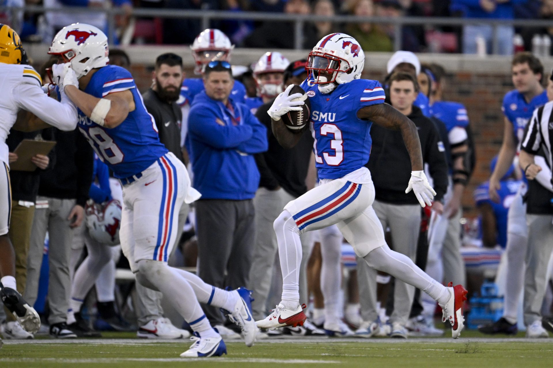 Southern Methodist Mustangs wide receiver Roderick Daniels Jr. (13) in action during the game between the SMU Mustangs and the California Golden Bears at Gerald J. Ford Stadium.