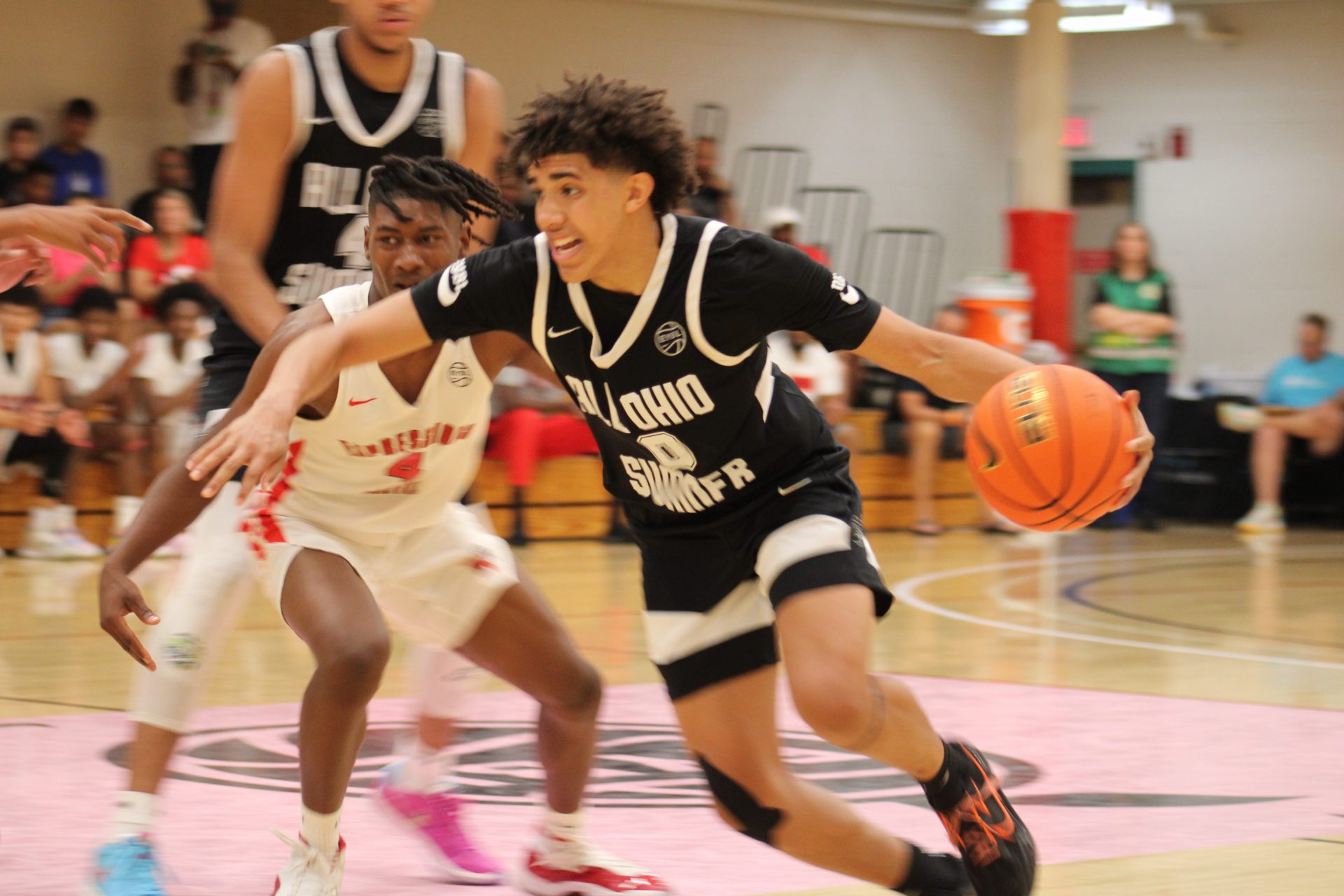Taylen Kinney (0) dribbles by a defender during an AAU basketball game July 4, 2023, at the Nike EYBL Peach Jam in North Augusta, S.C. A Newport native, Kinney is a Class of 2026 recruit and holds a scholarship offer to play at Louisville.