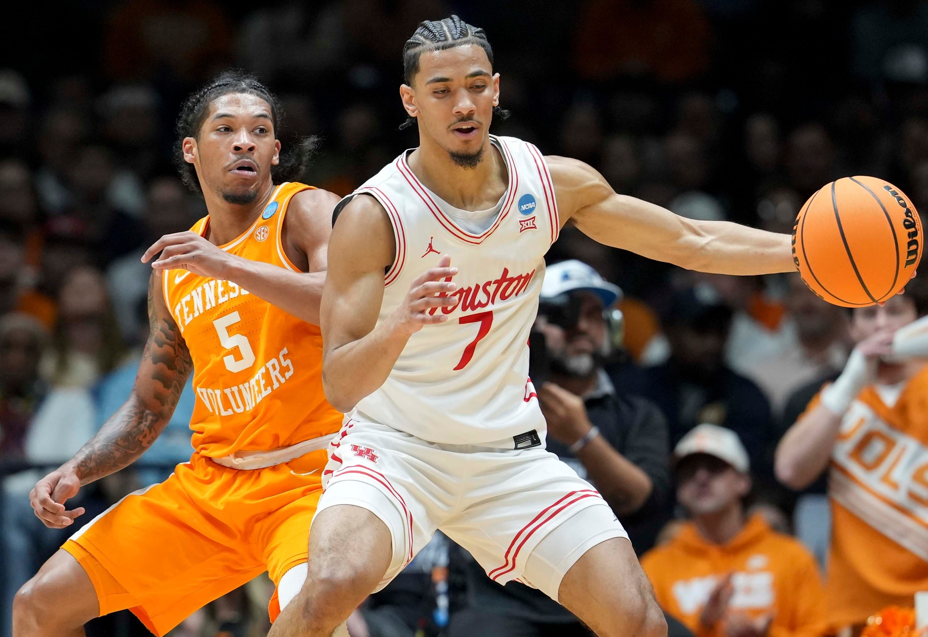 Tennessee Volunteers guard Zakai Zeigler (5) guards Houston Cougars guard Milos Uzan (7) during the first half of a game Sunday, March 30, 2025, during the Elite Eight round of the NCAA March Madness tournament at Lucas Oil Stadium in Indianapolis. Houston defeated Tennessee 69-50.