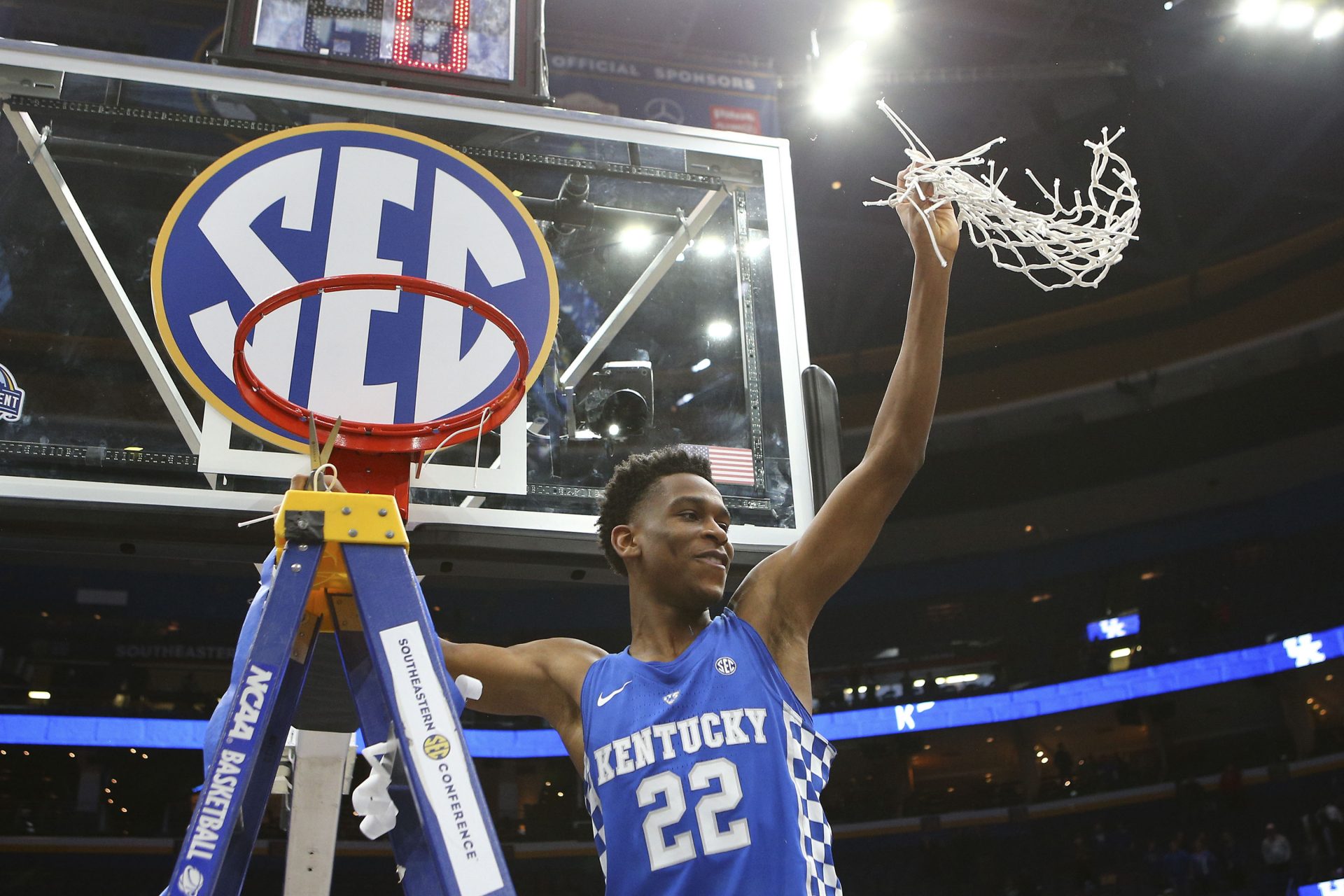 Kentucky Wildcats guard Shai Gilgeous-Alexander (22) cuts down the net after the Wildcats defeat the Tennessee Volunteers in the SEC Conference Tournament Championship game at Scottrade Center. Kentucky won 77-72.