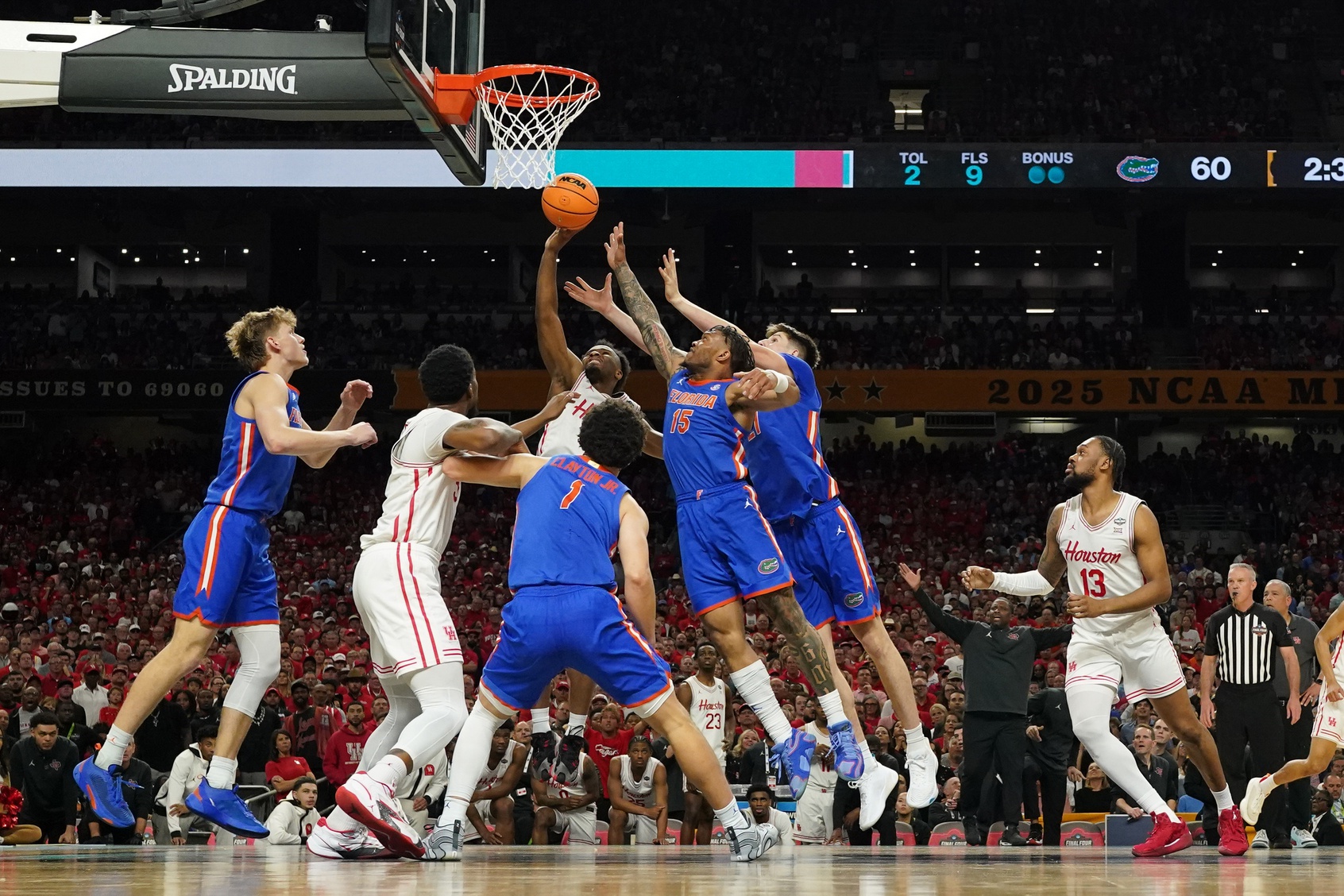 Houston Cougars LJ Cryer (4) shoots over Florida Gators defenders during the national championship of the men's 2025 NCAA tournament at Alamodome.