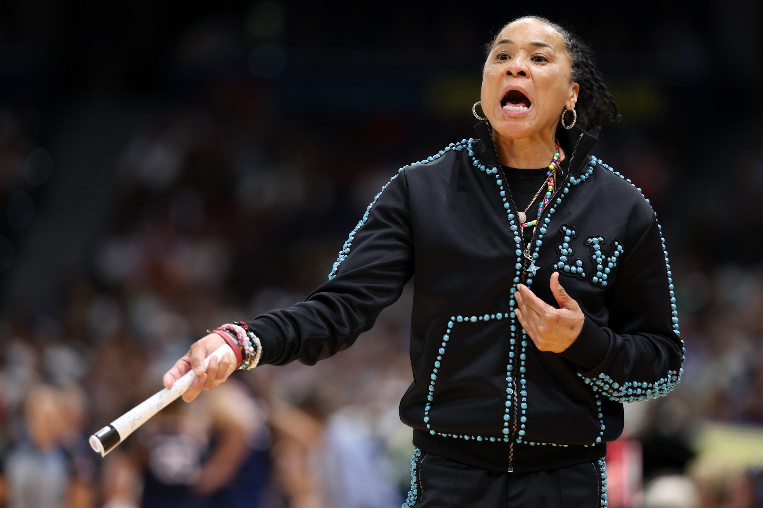 LOOK: Dawn Staley Looks On In Disgust As Ta'Niya Latson's Failed Dunk  Attempt Leaves South Carolina Fans In Splits | College Sports Network