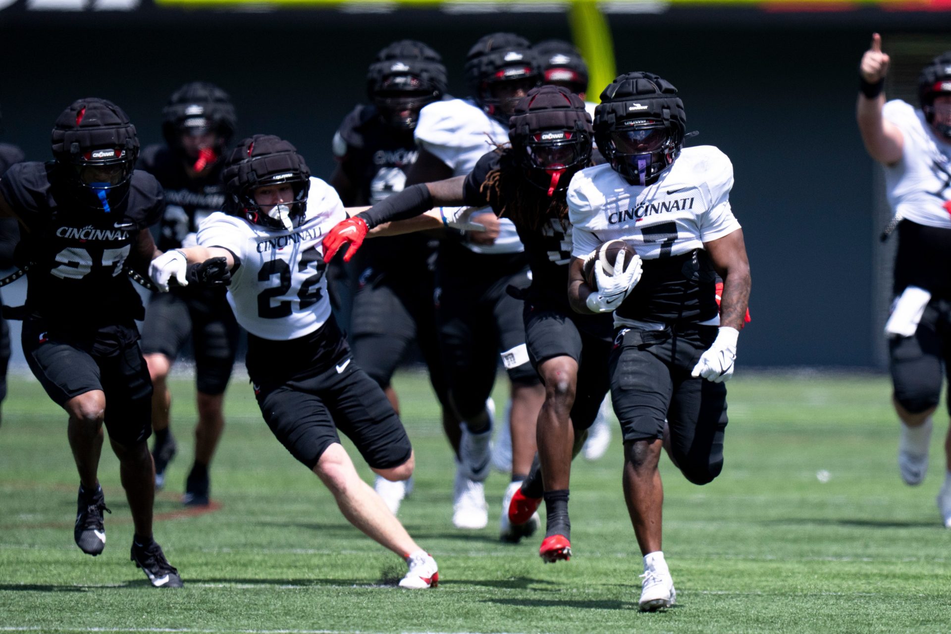 Cincinnati Bearcats running back Chance Williams (7) runs downfield during the Cincinnati Bearcats football spring practice at Nippert Stadium on Saturday, April 12, 2025.