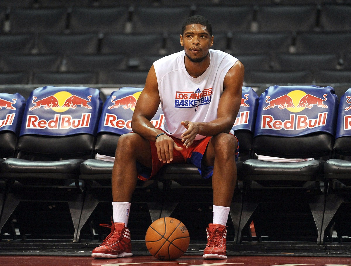 Los Angeles Clippers small forward Ryan Gomes (15) takes a break during warm up before the game against the Oklahoma City Thunder at the Staples Center.