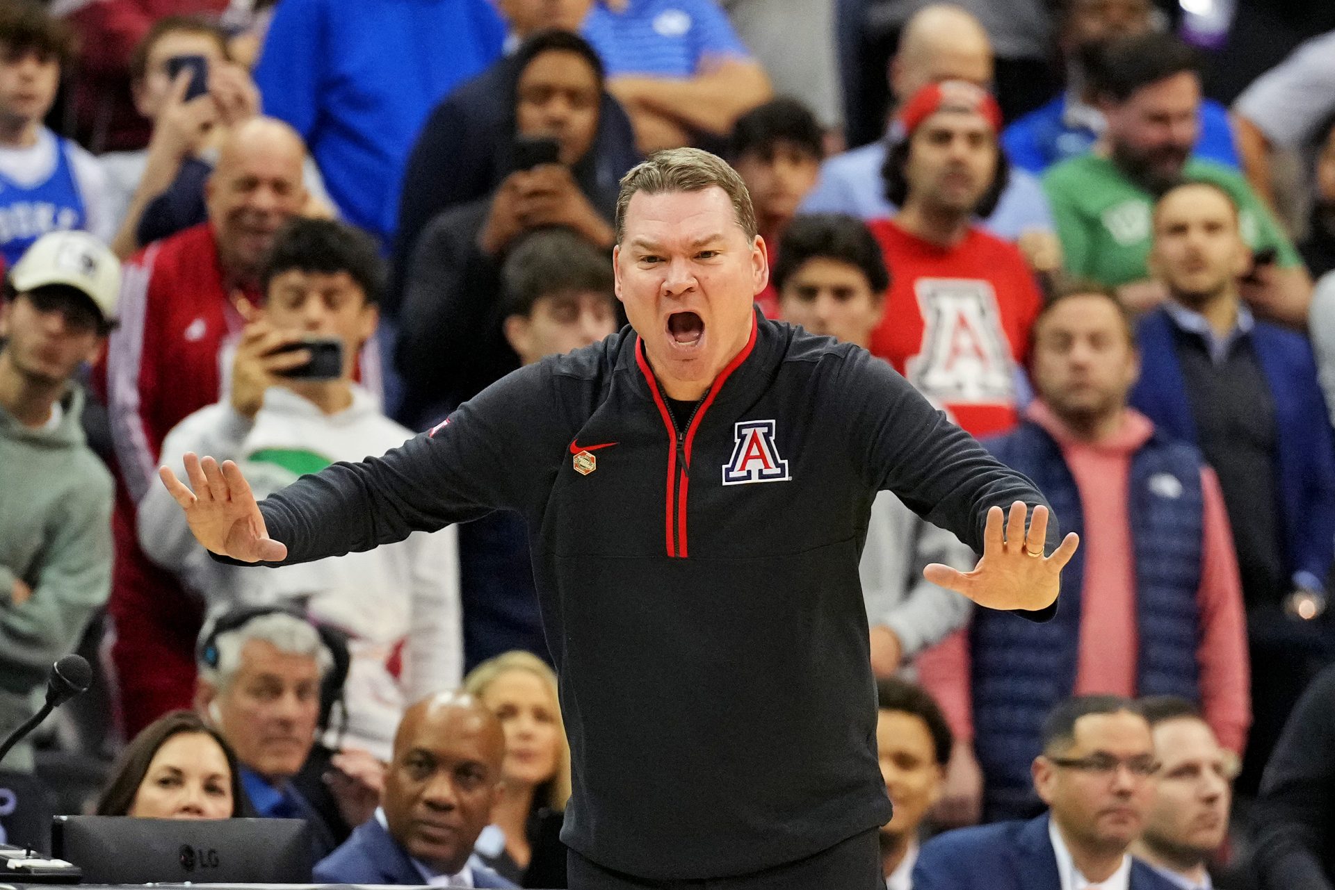 Arizona Wildcats head coach Tommy Lloyd during the second half against the Duke Blue Devils during an East Regional semifinal of the 2025 NCAA tournament at Prudential Center.