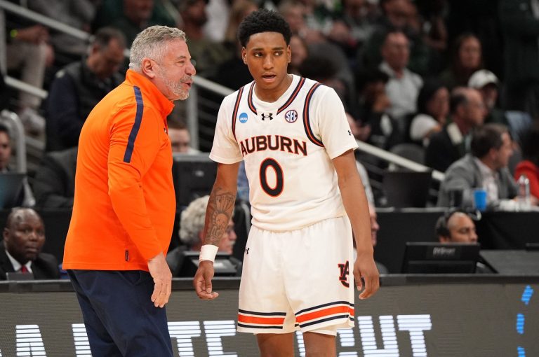 Auburn Tigers head coach Bruce Pearl talks to Auburn Tigers guard Tahaad Pettiford (0) during the second half in the South Regional final of the 2025 NCAA tournament against the Michigan State Spartans at State Farm Arena.