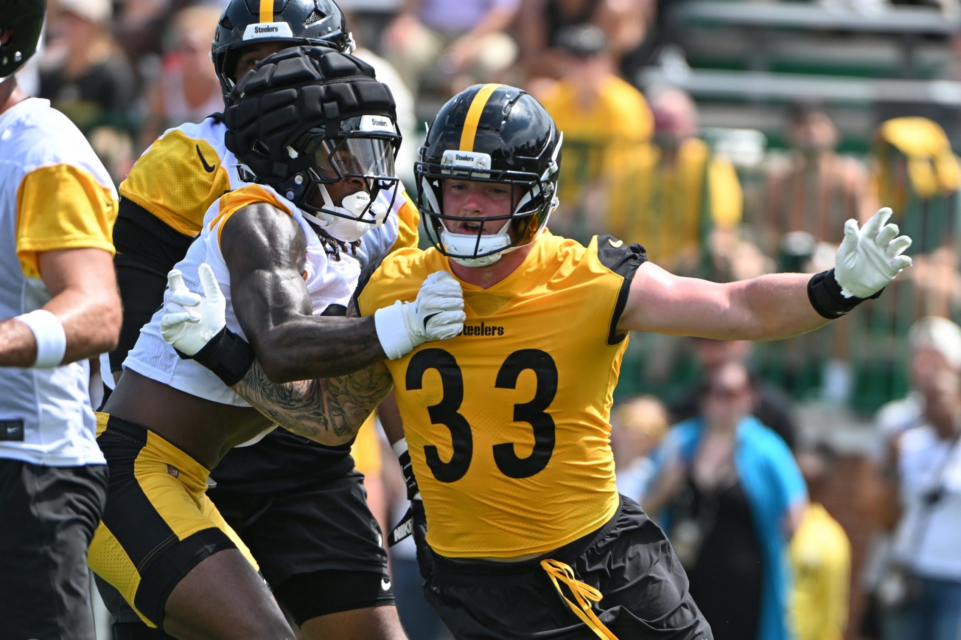 Pittsburgh Steelers linebacker Jack Sawyer (33) participates in drills during training camp at Saint Vincent College.