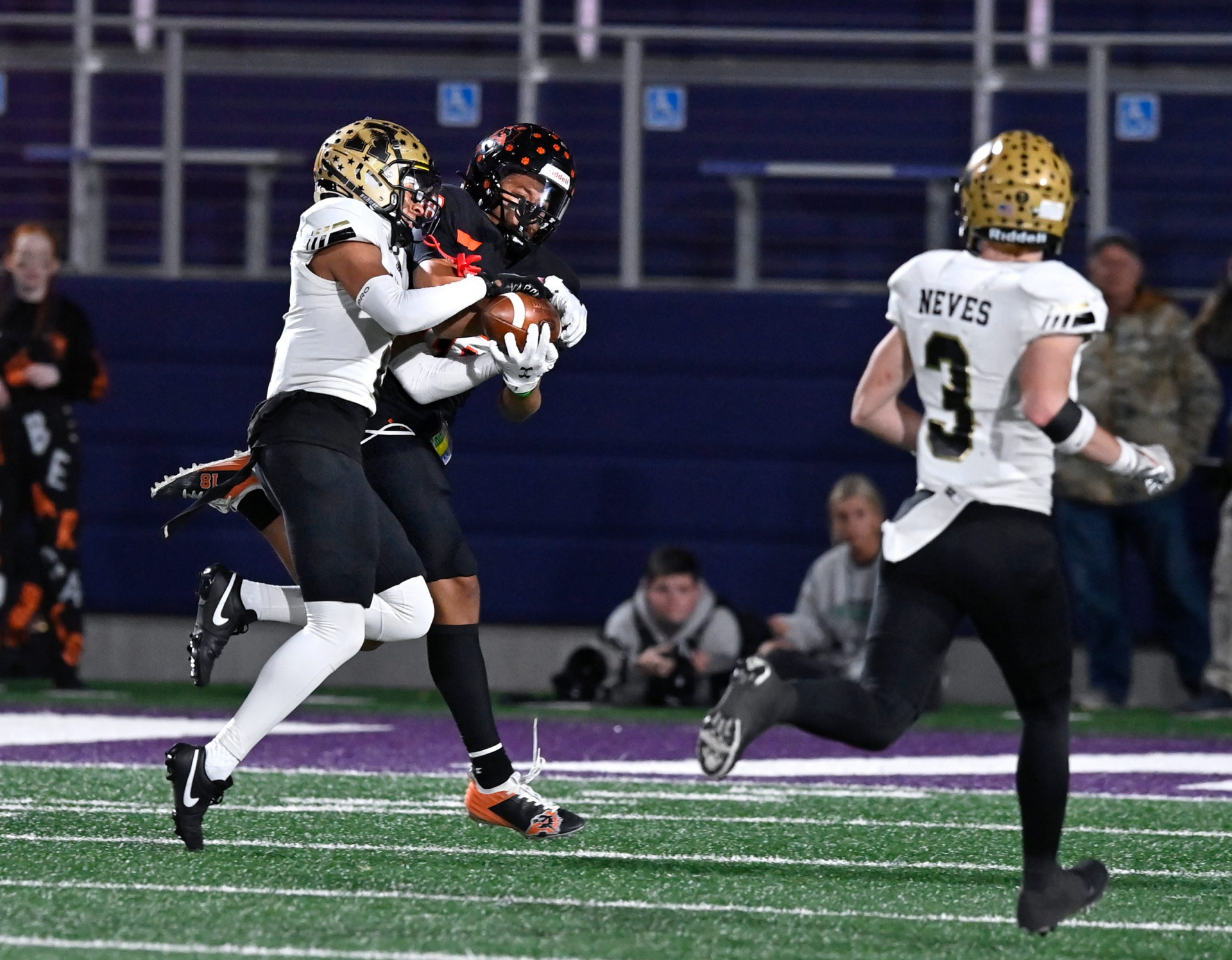 ‘Texas Getting Longhorned’: CFB Fans React As 4-Star WR Kaydon Finley Joins Marcus Freeman’s Notre Dame
