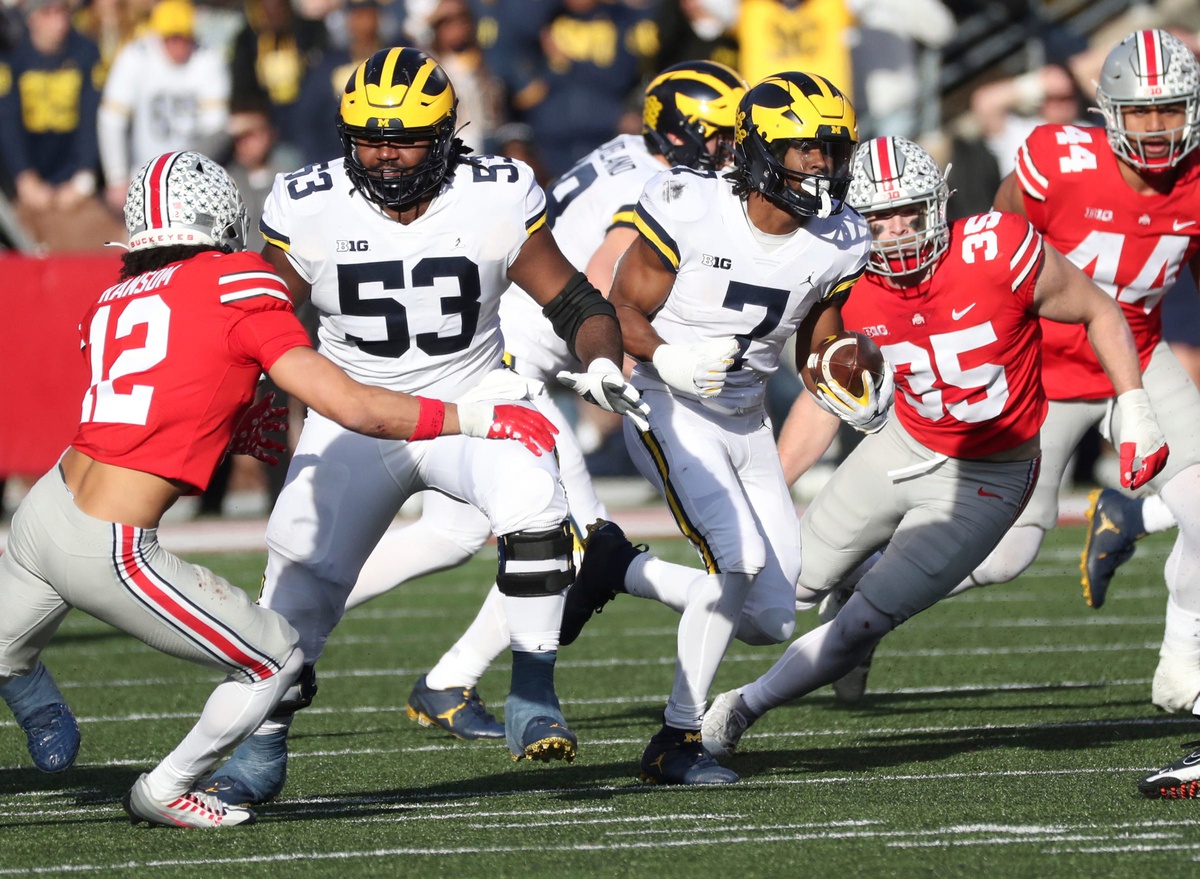Michigan Wolverines running back Donovan Edwards (7) runs as lineman Trente Jones (53) blocks vs. the Ohio State Buckeyes during the second half at Ohio Stadium in Columbus, Saturday, Nov. 26, 2022.

Michohio 112622 Kd 7733
