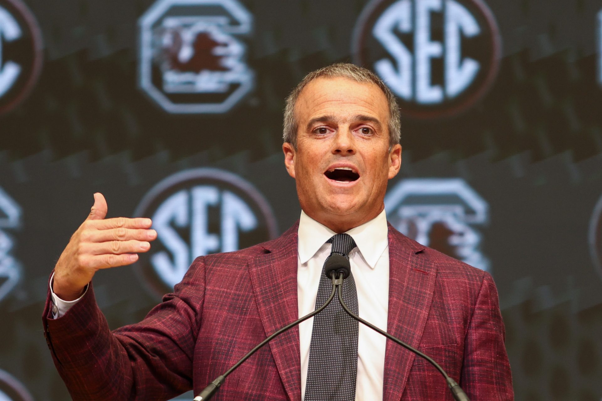 South Carolina coach Shane Beamer got a big commitment recently and is adding to an impressive 2026 recruiting class. (Photo Credit: IMAGN)