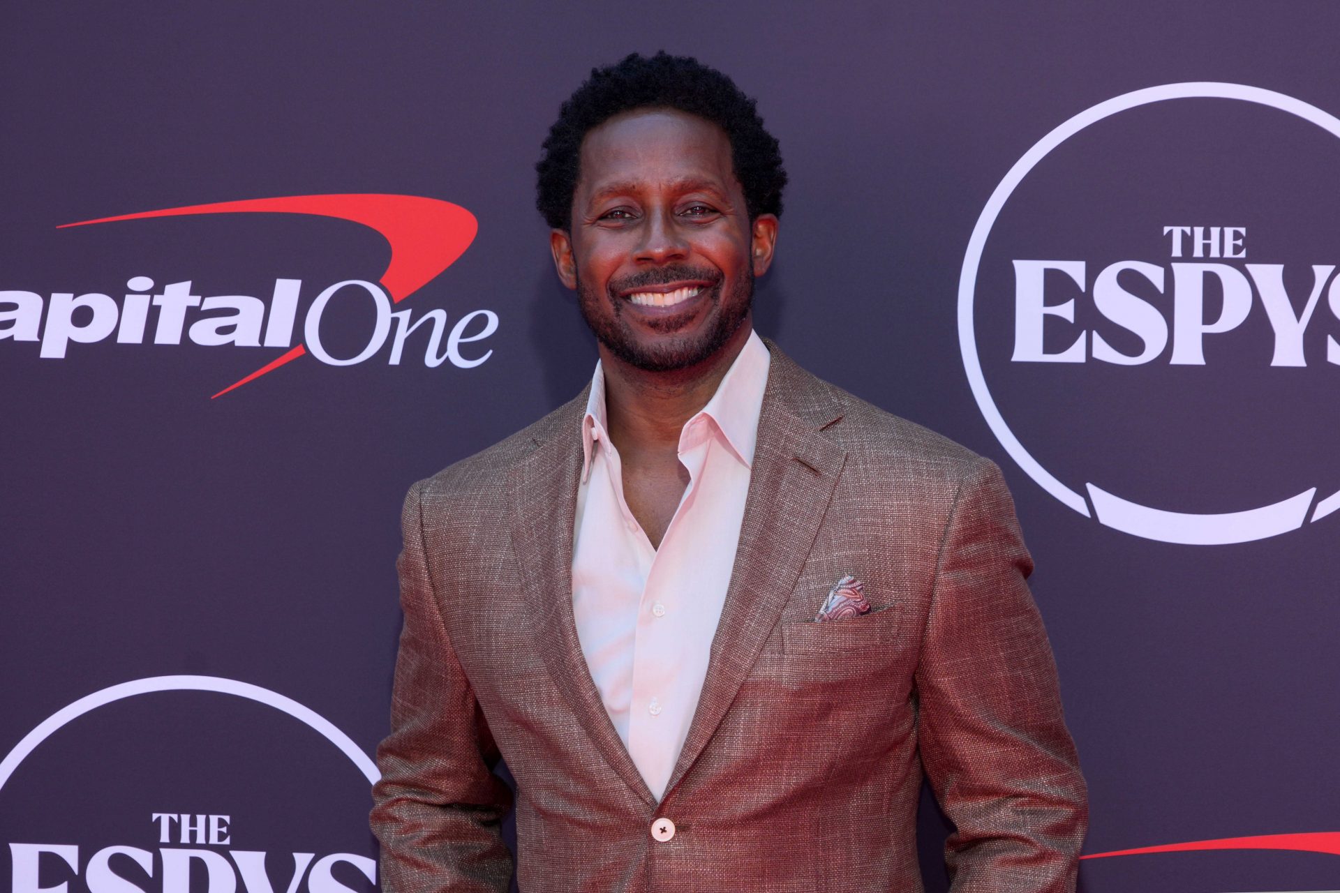 Desmond Howard poses on the ESPYs red carpet at the Dolby Theatre.