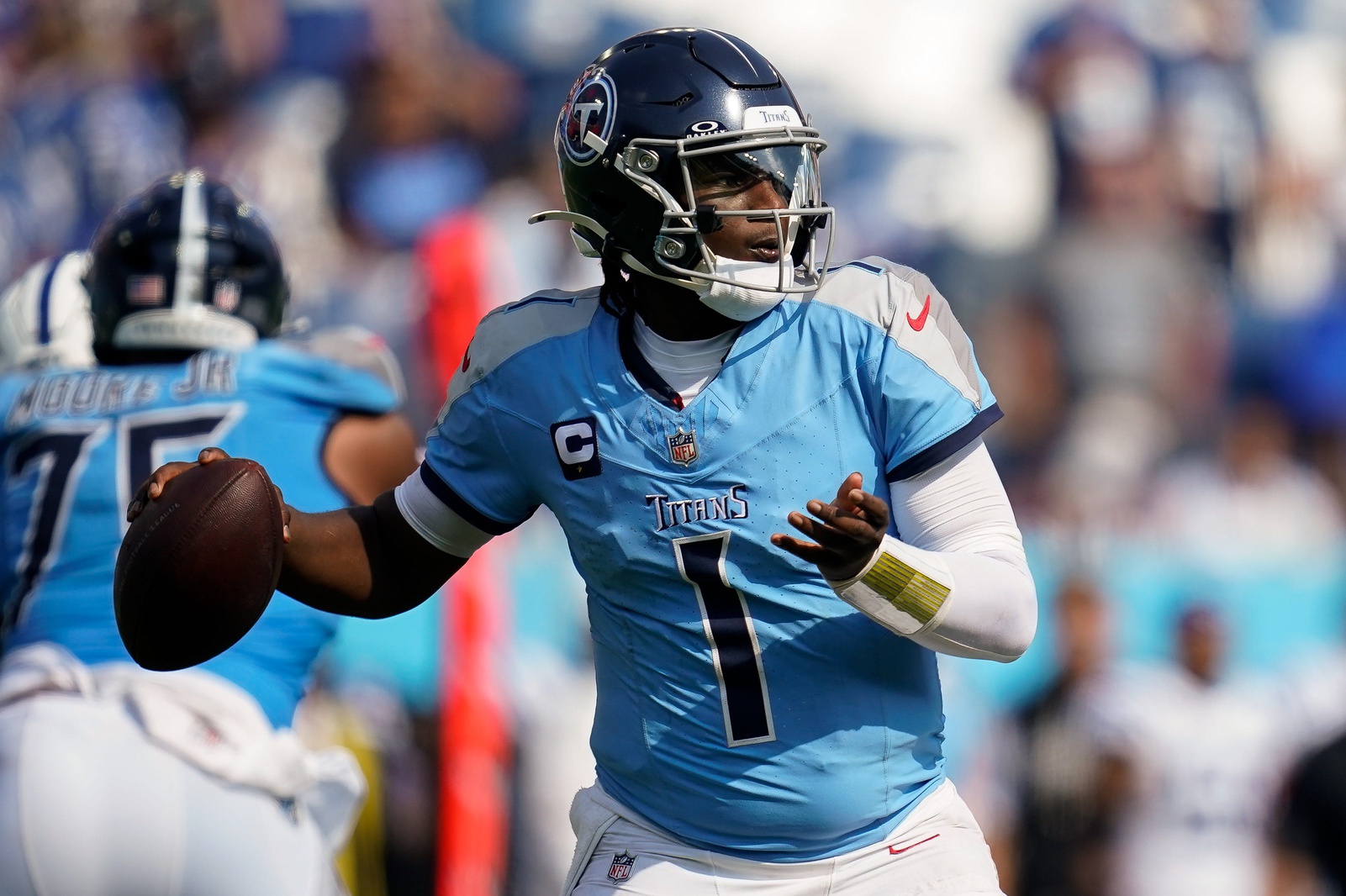 Tennessee Titans quarterback Cam Ward (1) looks for a receiver through the Indianapolis Colts defense during the fourth quarter at Nissan Stadium in Nashville, Tenn., Sunday, Sept. 21, 2025.