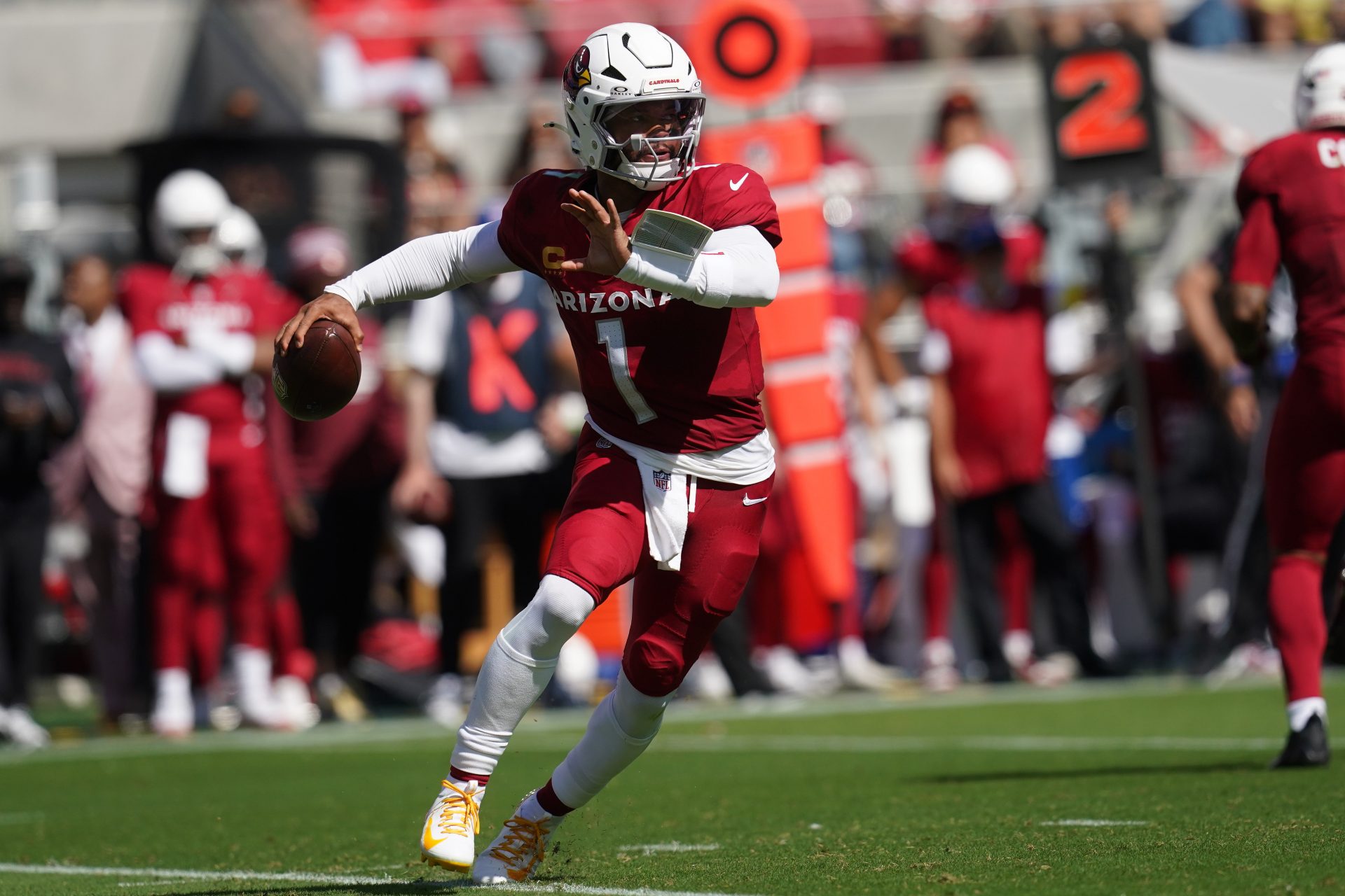 Arizona Cardinals quarterback Kyler Murray (1) throws downfield against the San Francisco 49ers during the first half at Levi's Stadium.