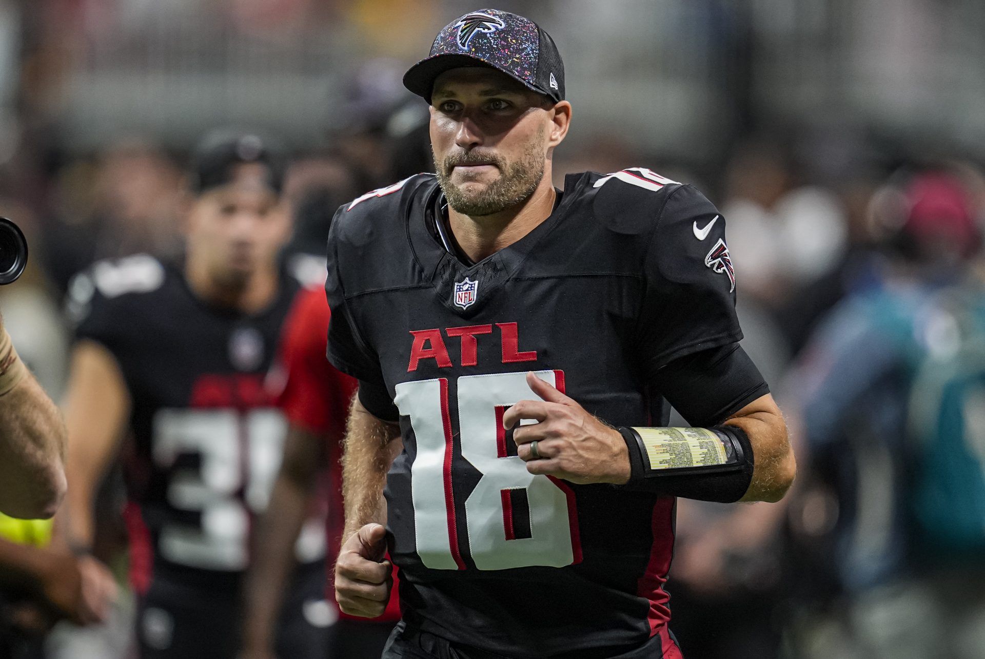 Is Kirk Cousins Starting? All We Know About Falcons QB’s Status Ahead of Dolphins Matchup Atlanta Falcons quarterback Kirk Cousins (18) on the field during the game against the Washington Commanders at Mercedes-Benz Stadium.