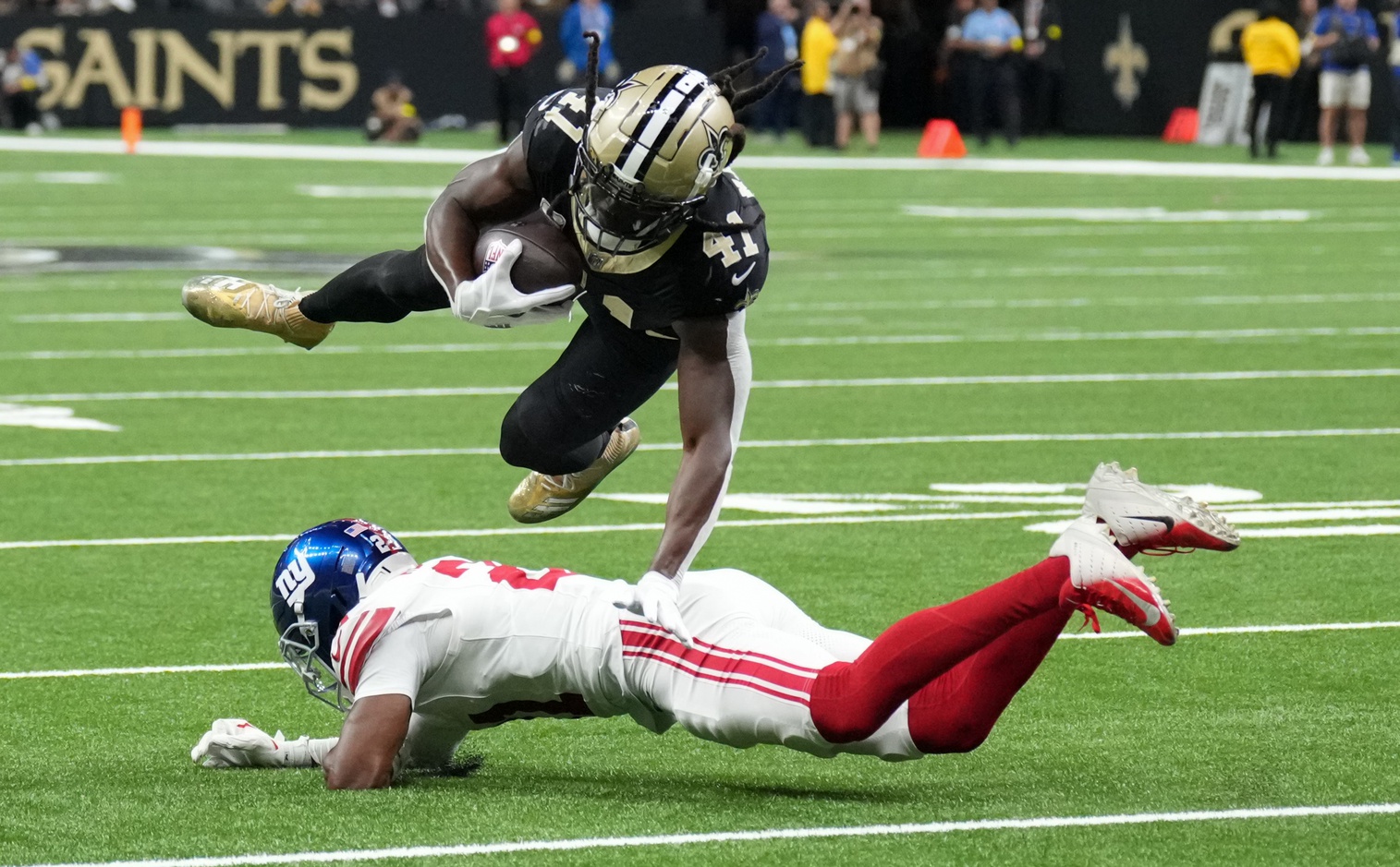 New Orleans Saints running back Alvin Kamara (41) runs the ball against the New York Giants during the second quarter at Caesars Superdome.